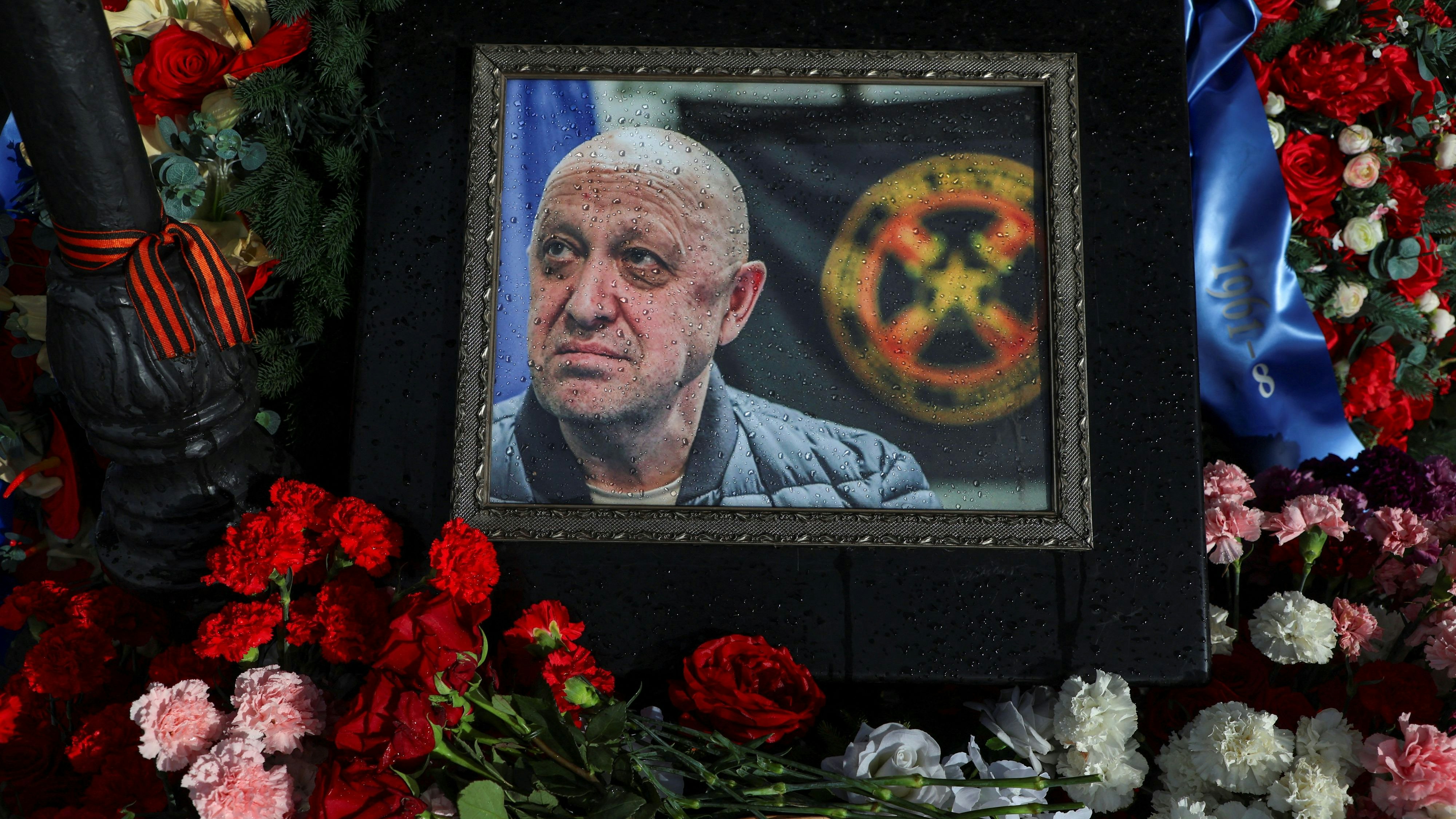 Nach dem Tod des Wagner-Gründers Jewgeni Prigoschin verdichten sich nun die Anzeichen, dass sein Sohn das Kommando über die Söldnertrupper übernommen hat. 