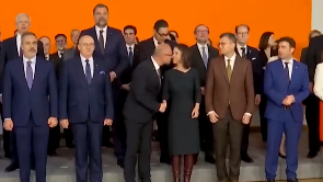 Versuchte Kroatiens Außenminister, Baerbock auf den Mund zu küssen?