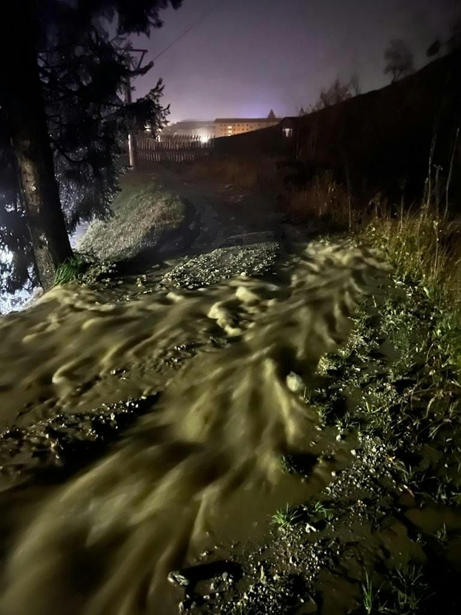 Ausläufer von Orkan-Tief Ciaran haben in der Nacht auf den 3. November in Kärnten mit Sturmböen und Starkregen für zahlreiche Feuerwehreinsätze gesorgt.