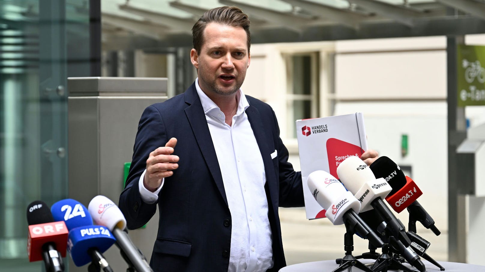 Handelsverband-Geschäftsführer Rainer Will im Mai 2023.