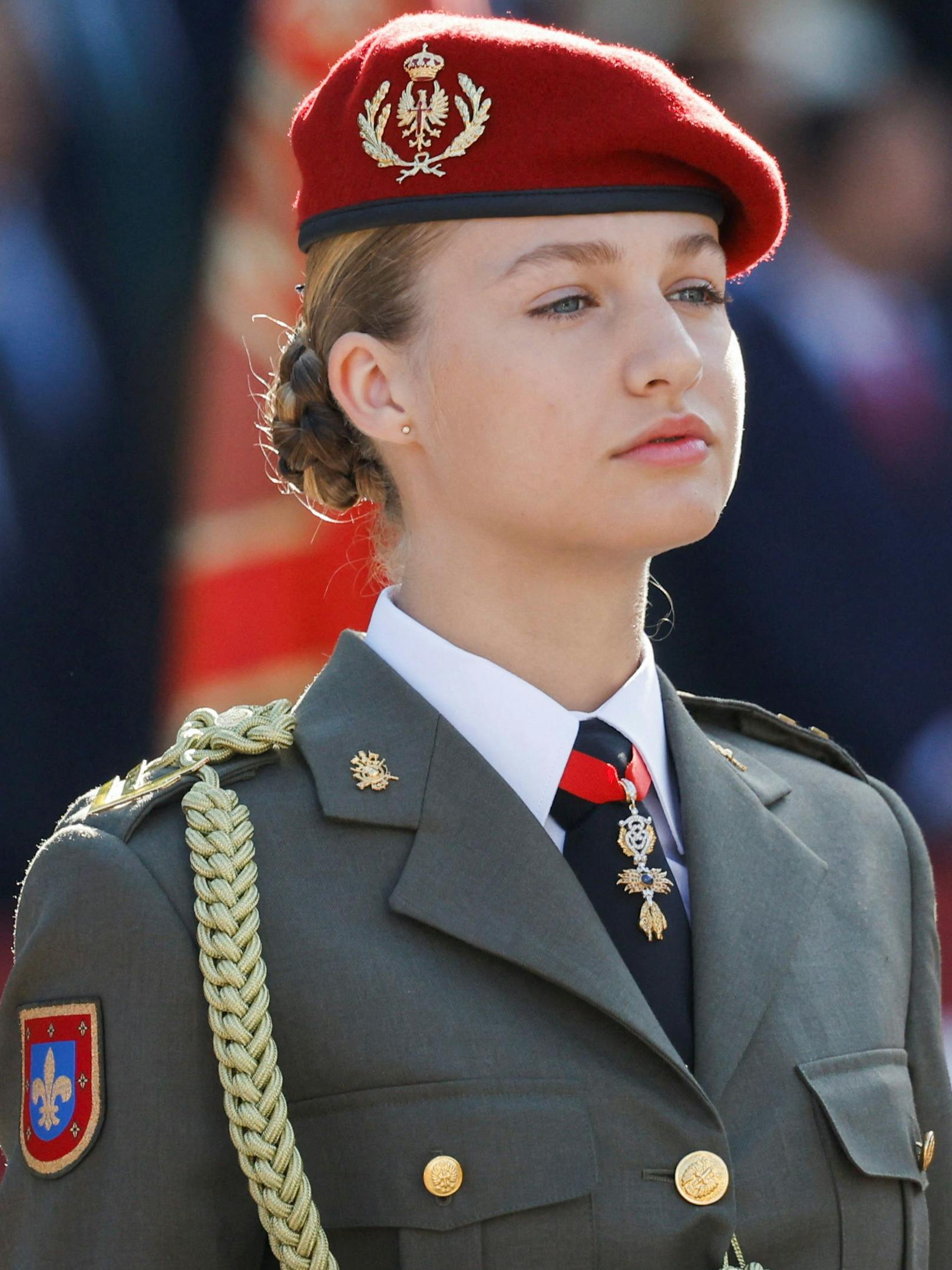 Leonor bei der Militärs Parade am Nationalfeiertag in Spanien-