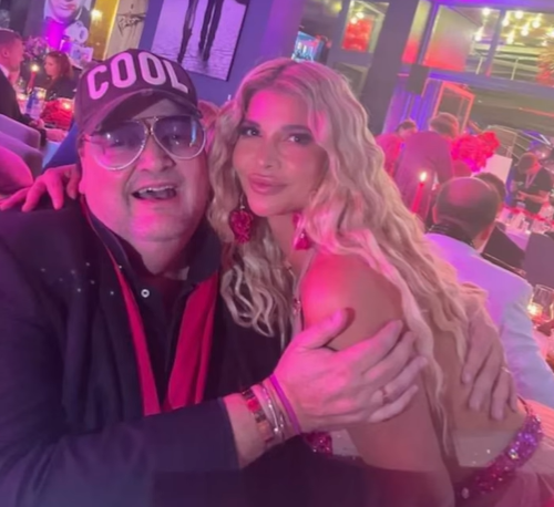 Mit Micaela Schäfer will Andreas Ellermann seinem Potenzmittel Starthilfe verleihen.