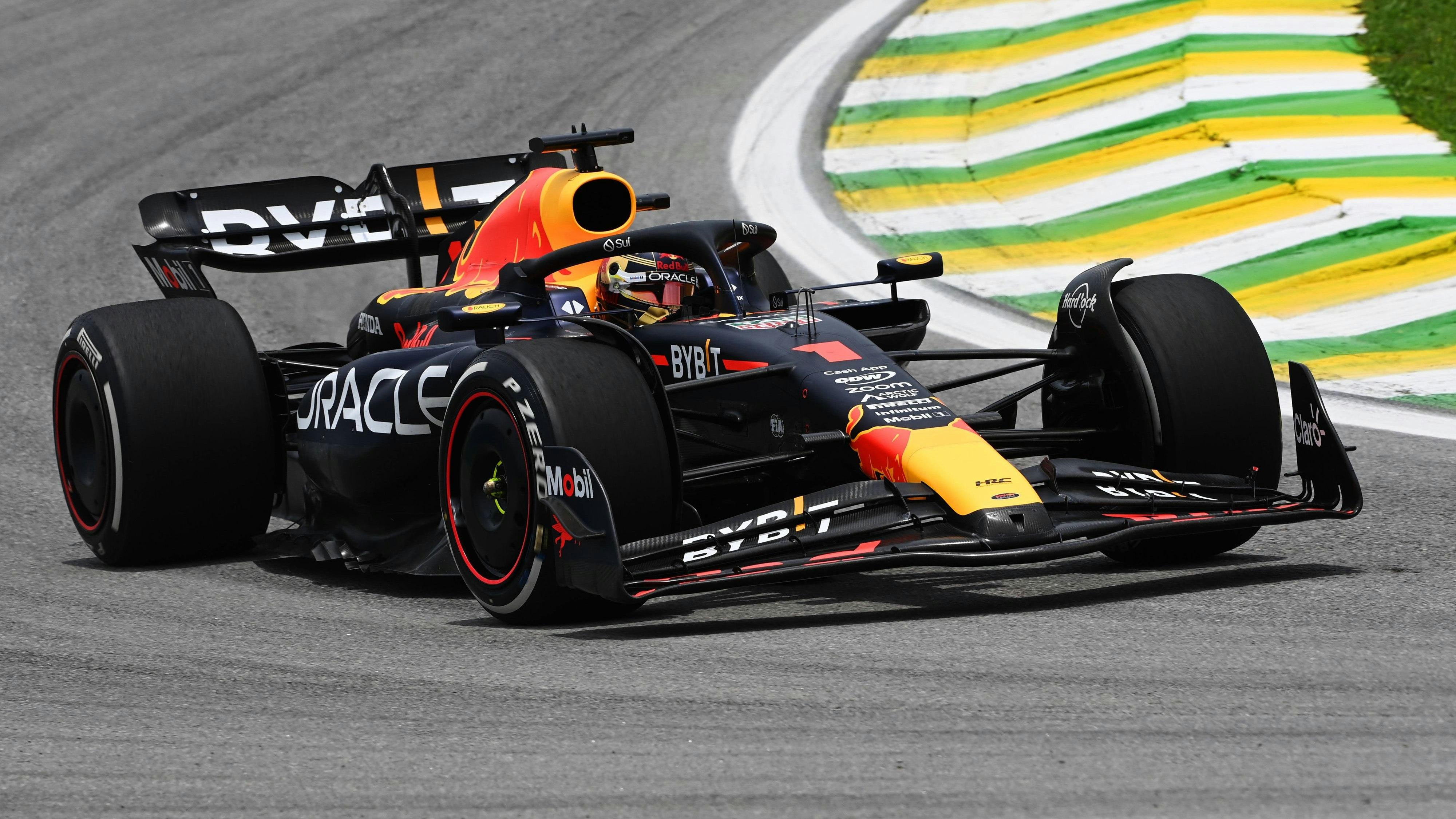 Max Verstappen auf dem Kurs in Interlagos. 