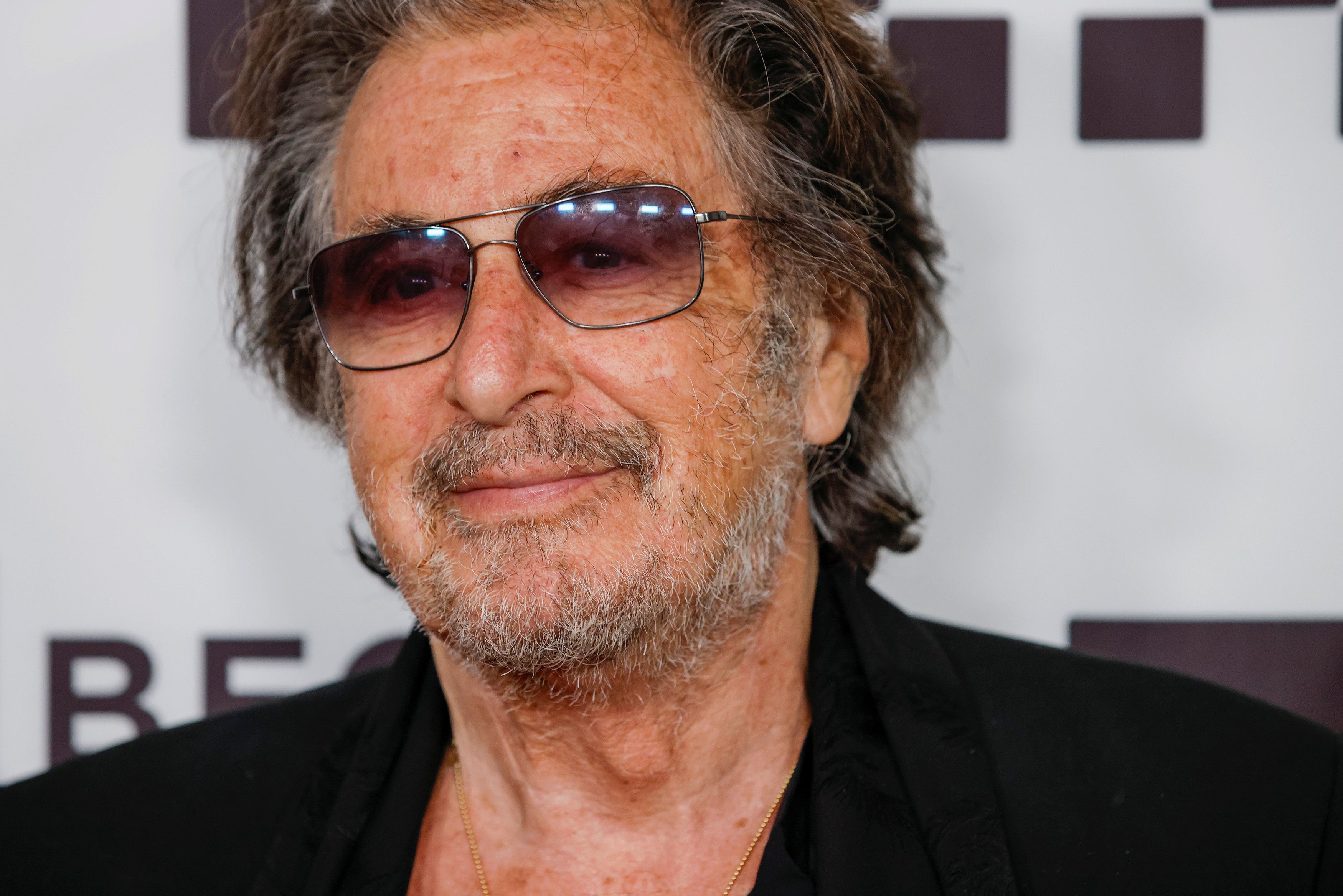 Mit 83 Jahren wurde Al Pacino zum vierten Mal Vater, allerdings ist Roman sein erstes gemeinsames Kind mit Filmproduzentin Noor Alfallah.