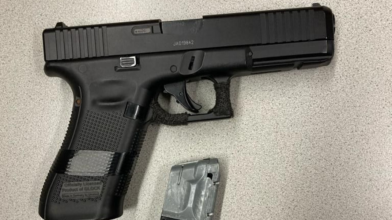 Heute.at - Polizisten glauben nicht, was sie in Fahrzeug finden