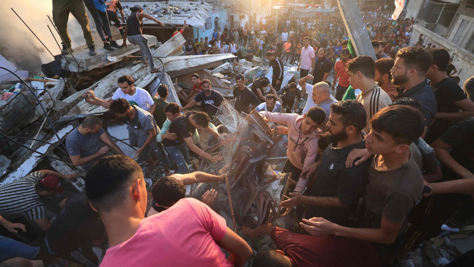 Bei israelischen Angriffen im Gazastreifen wurden zahlreiche Menschen getötet. 