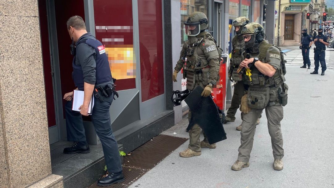  Die Lokalitäten mussten von Polizei und Cobra zwangsgeöffnet werden.