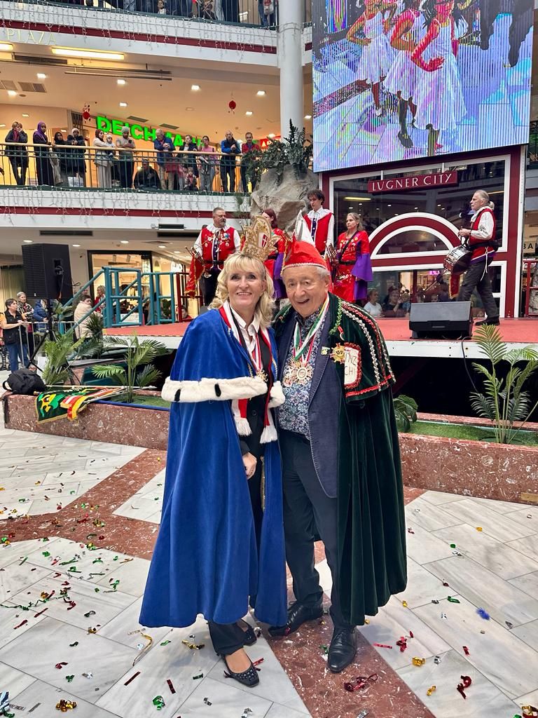 Am Samstag begrüßte Richard Lugner 20 Faschingsgilden in der Lugner City