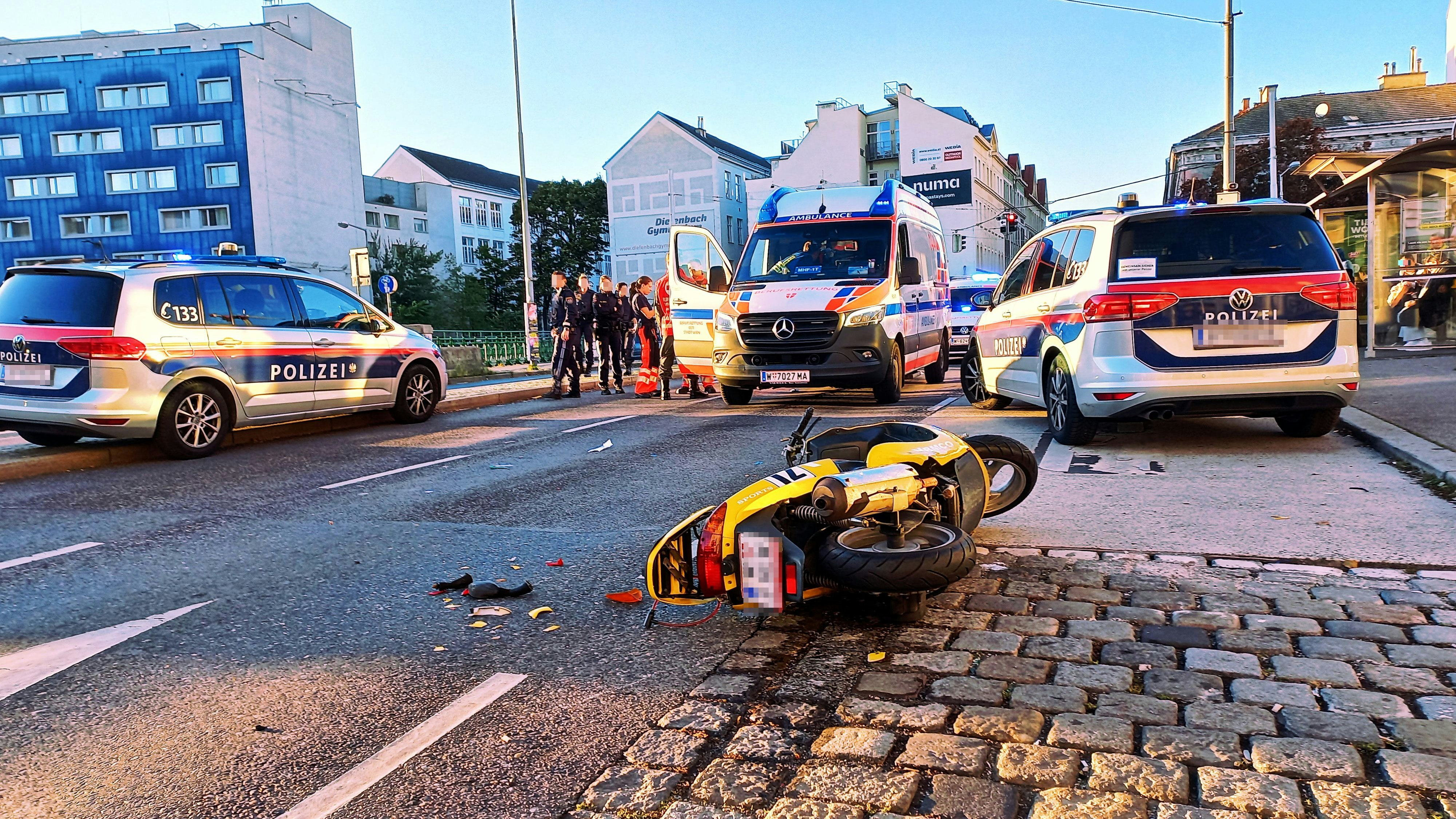 Motorrad-Lenker (46) raste in Wien ohne Schein in Pkw