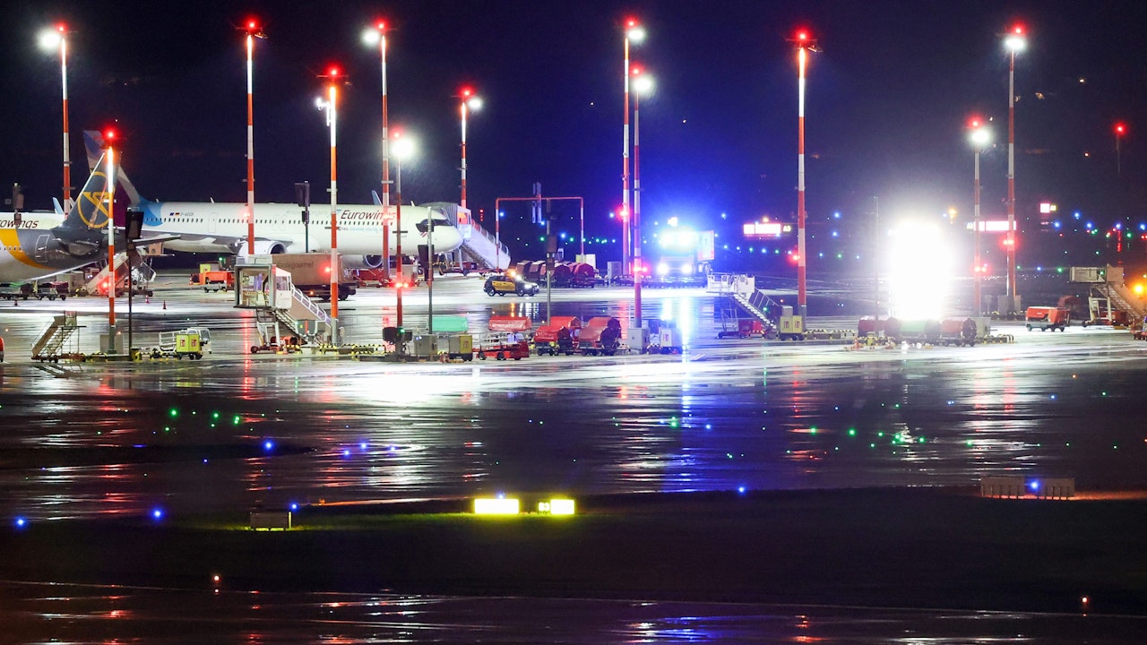 Heute.at - Polizei verhandelt – Geiselnahme an Flughafen dauert an