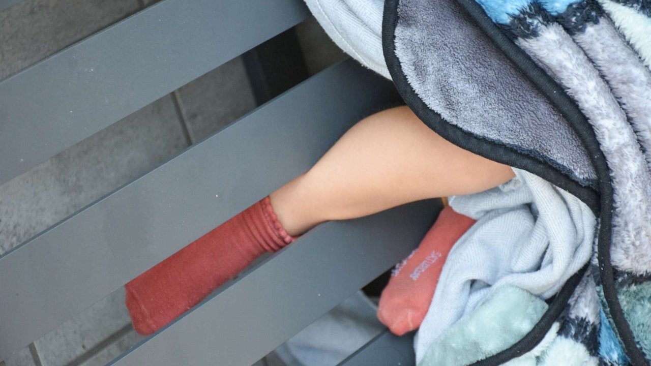 Heute.at - Kind steckte mit Fuß in Gartenmöbel fest