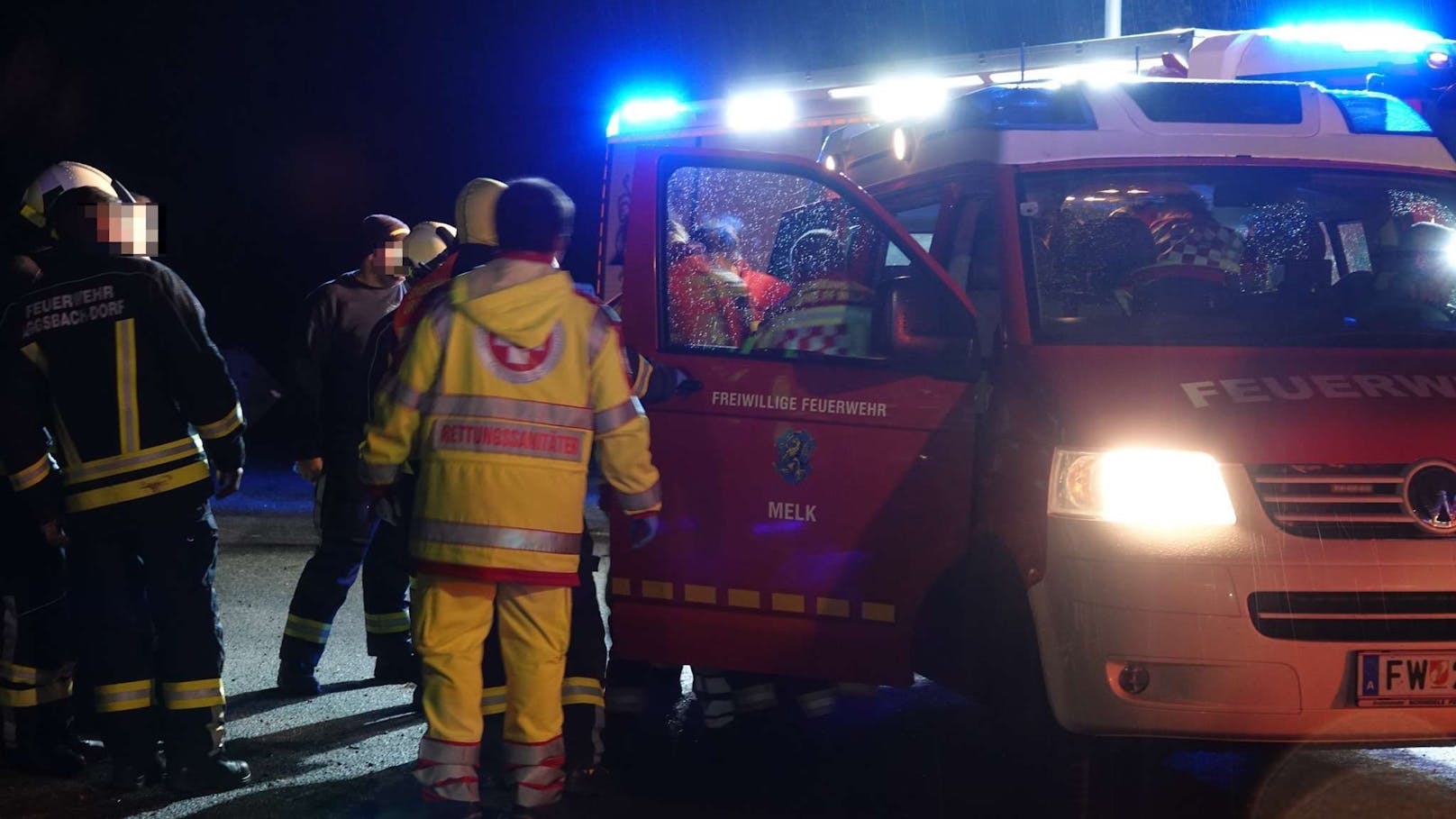 Die Einsatzkräfte wurden in Folge zum Verletzten gelotst, der Mann ... 