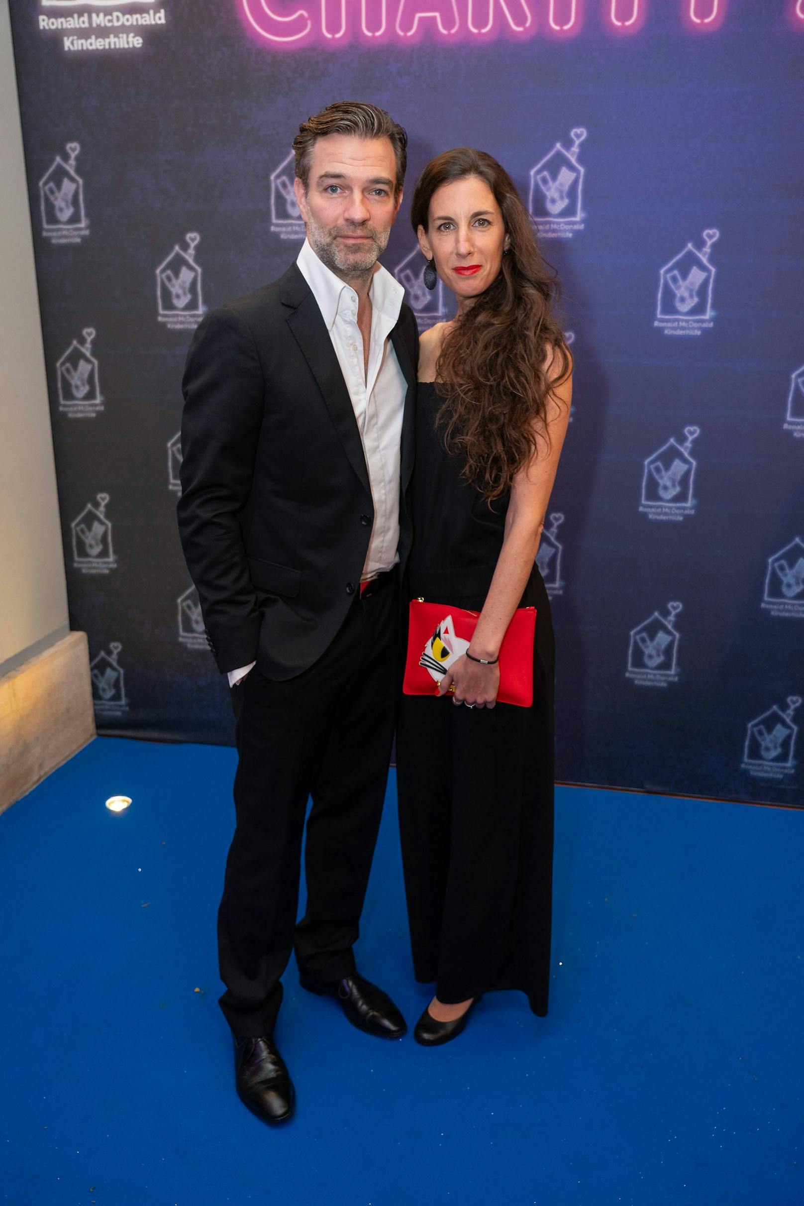 Schauspieler Jakob Seeböck kam mit seiner Frau Michaela zur Charity-Gala