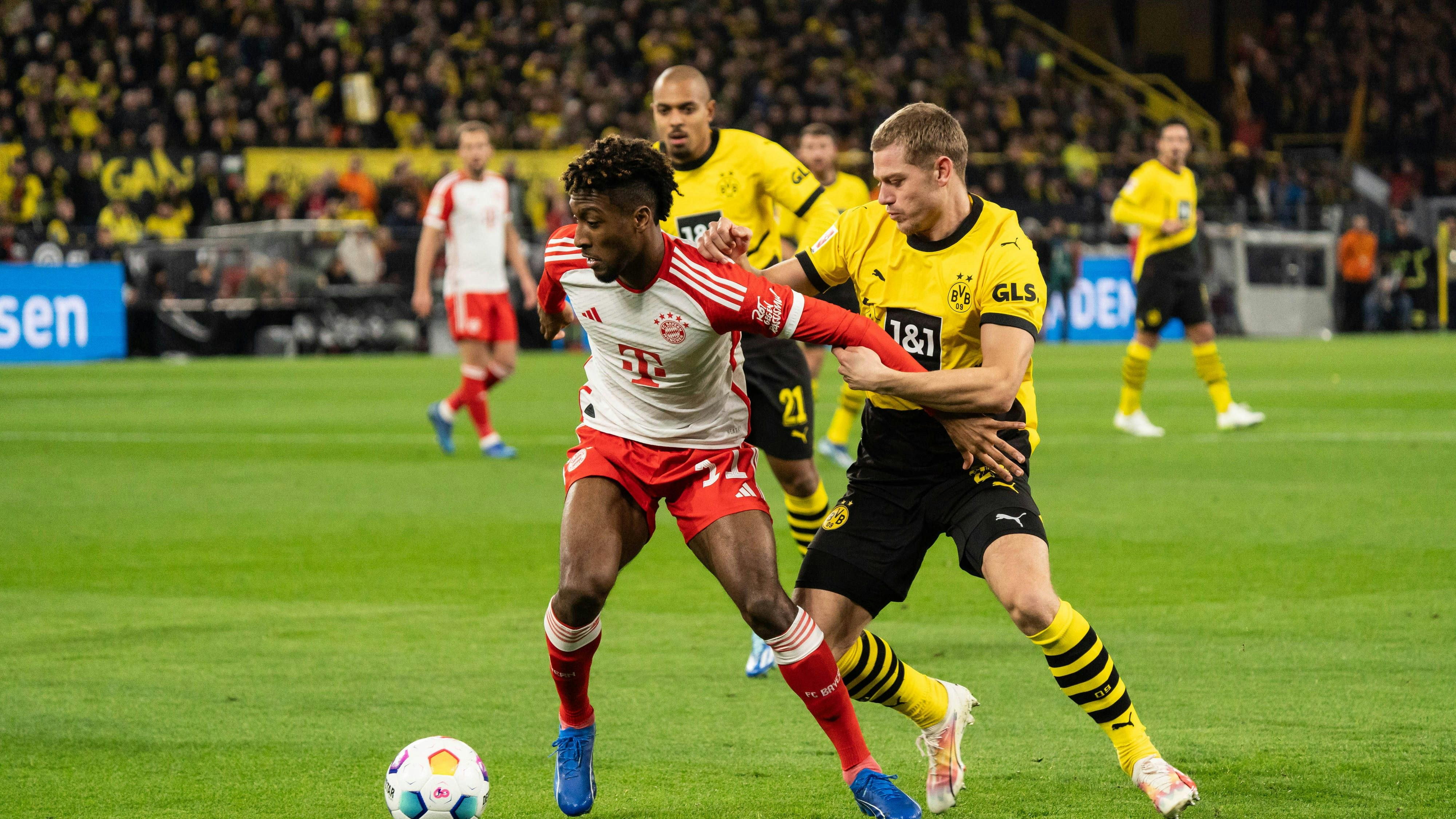 Kingsley Coman war beim Spiel gegen Dortmund meistens einen Schritt schneller als Julian Ryerson.