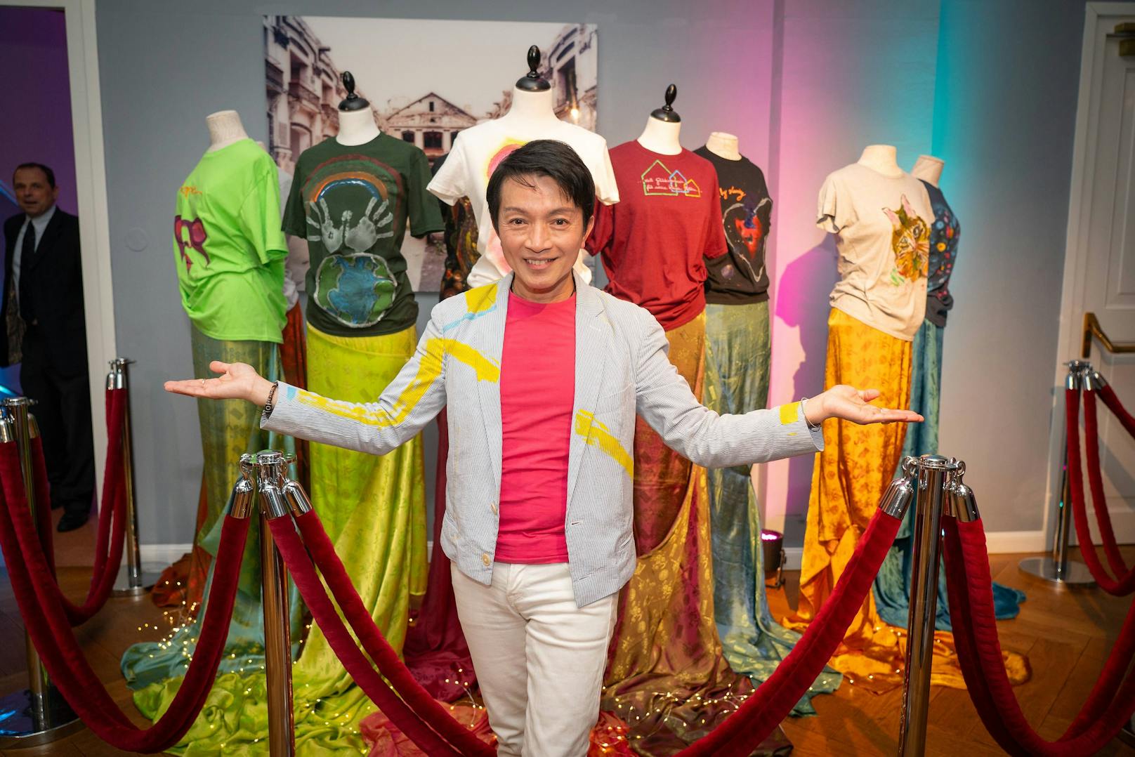 Designer La Hong spendete 1.000 T-Shirts für die gute Sache 
