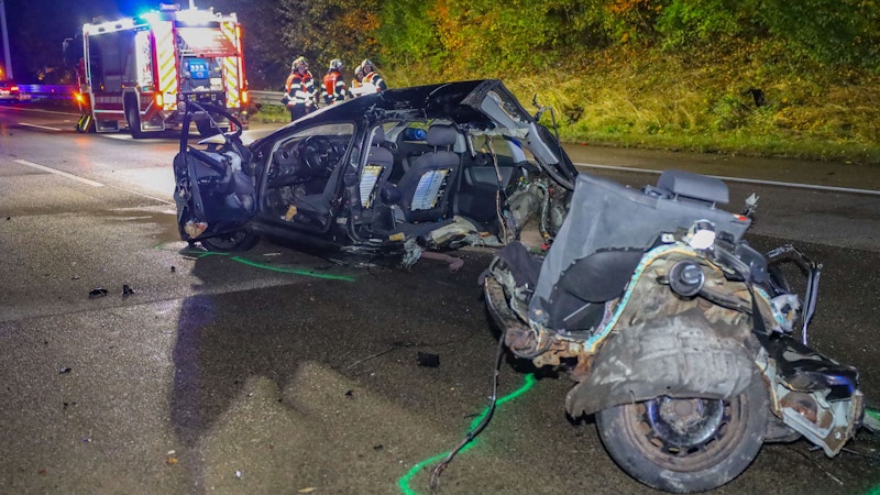Ein Lkw krachte in der Nacht auf Samstag gegen 2.10 Uhr auf der Westautobahn (A1) bei Pucking (Bez. Linz-Land) in den Wagen eines 26-Jährigen aus dem Bezirk Grieskirchen.