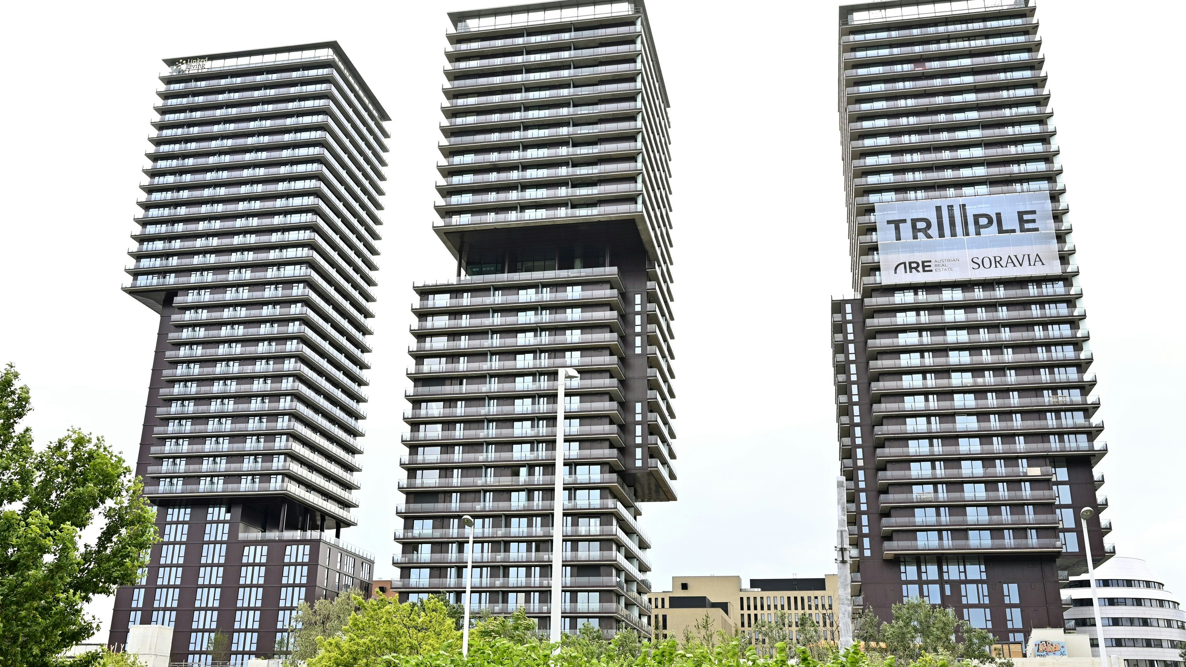 Die "Triiiple"-Hochhäuser zwischen Tangente und Donaukanal in Wien-Landstraße. 