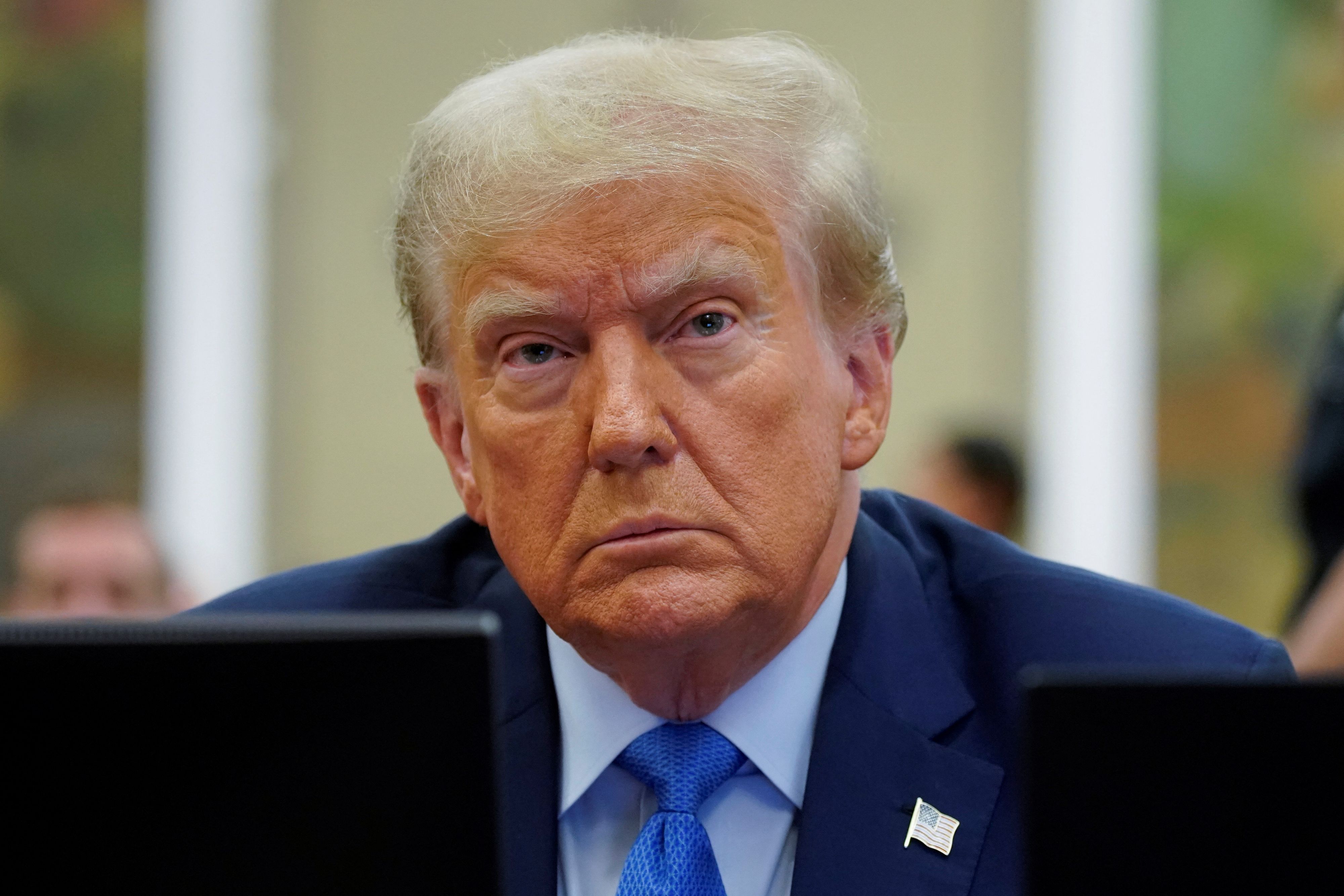 Vor Gericht gab sich Trump gewohnt aufrührerisch und warf den Richtern vor, generell gegen ihn befangen zu sein.
