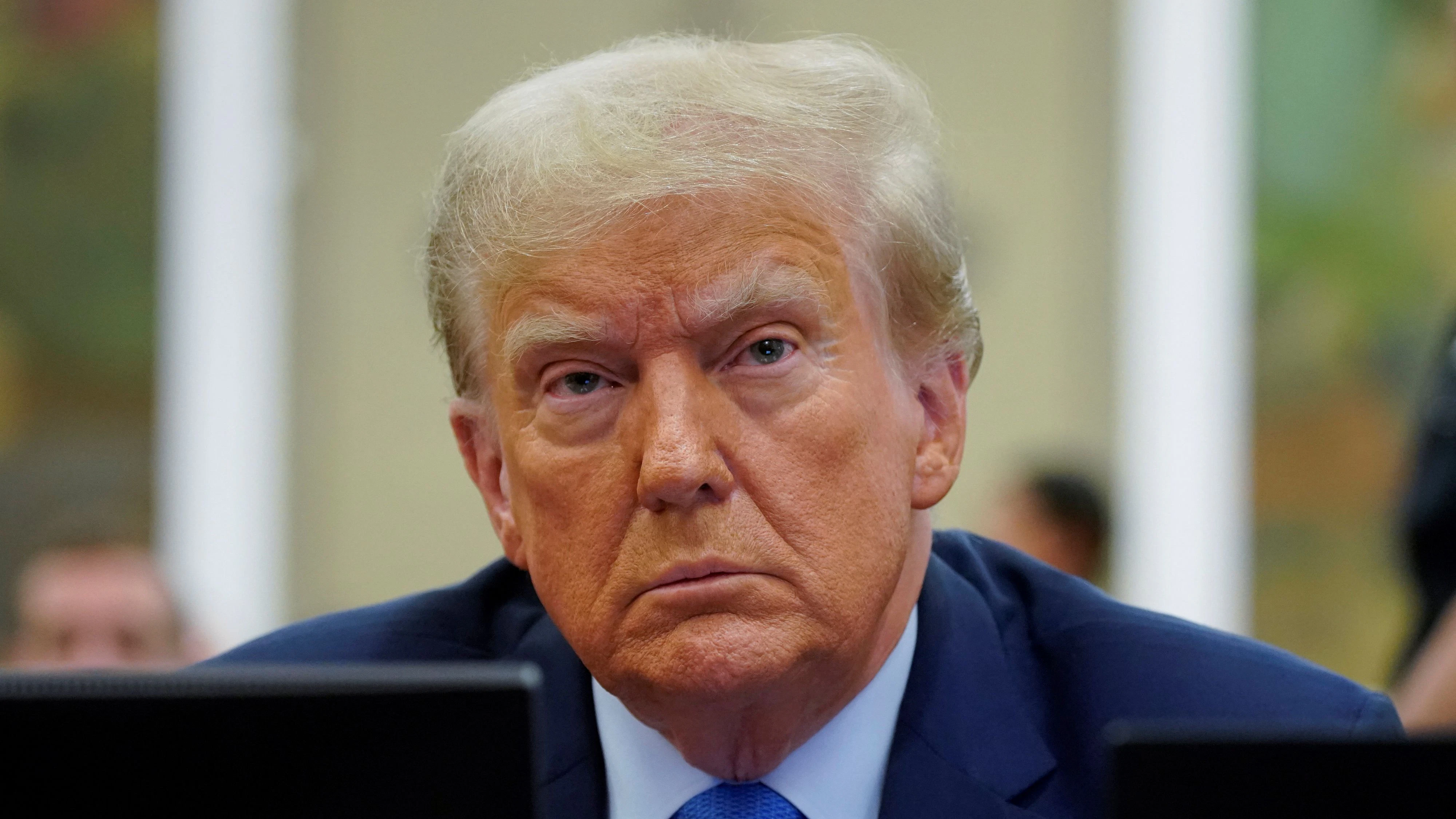 Vor Gericht gab sich Trump gewohnt aufrührerisch und warf den Richtern vor, generell gegen ihn befangen zu sein.