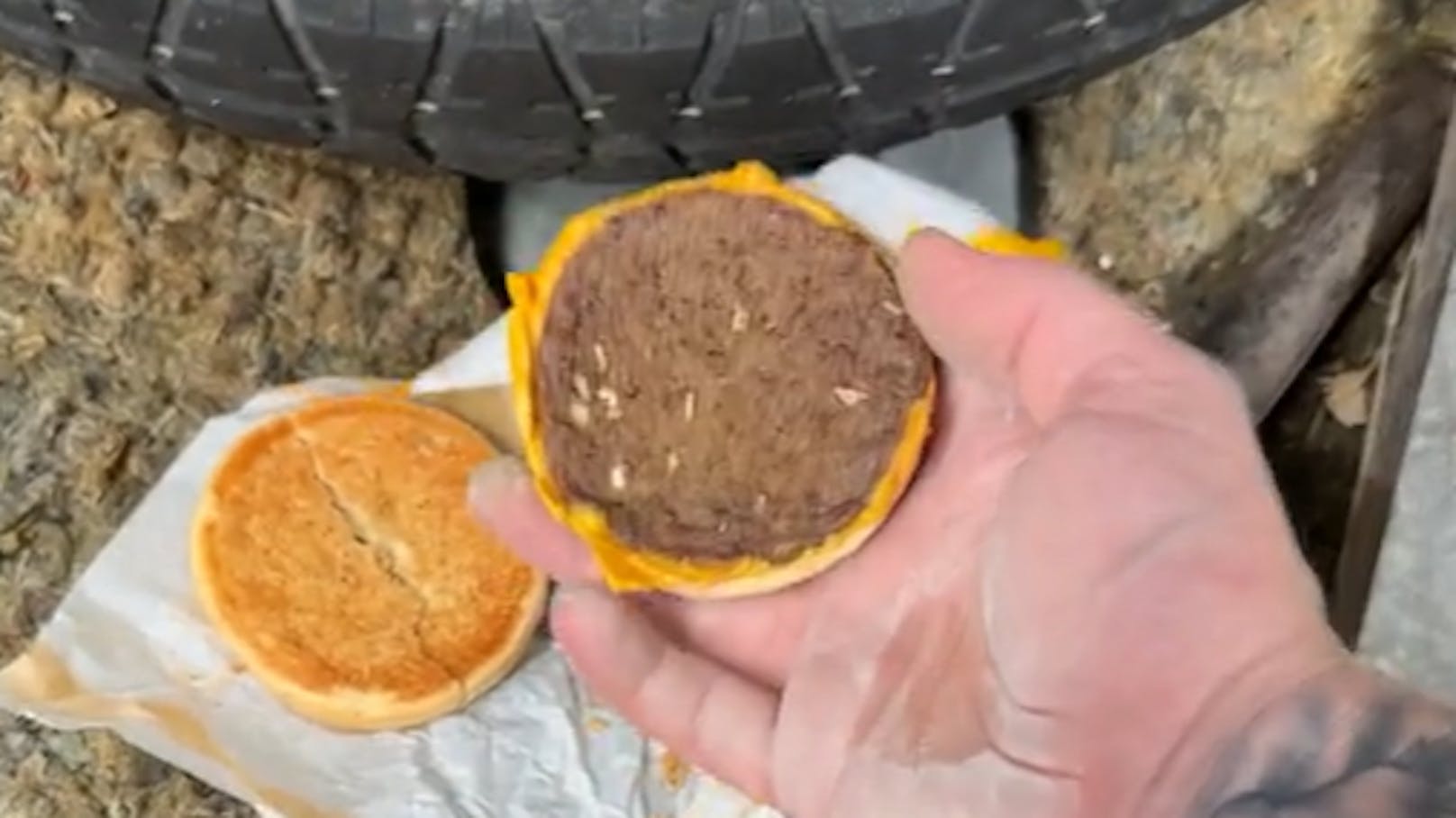 Alter Burger in Auto gefunden – ein Detail schockiert