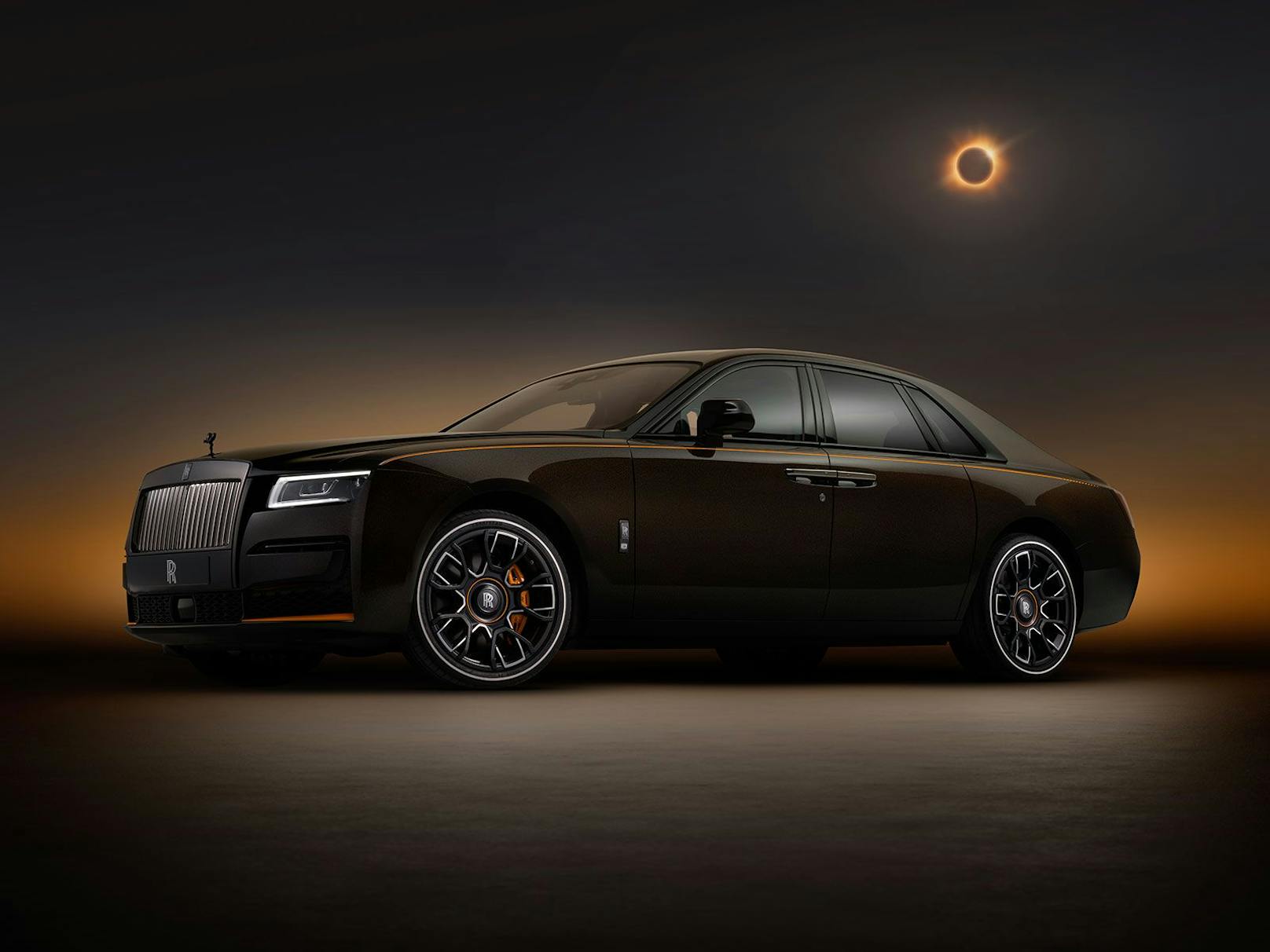 Das Rolls Royce Sondermodell glänzt dank spezieller Außenfarbe kupfern