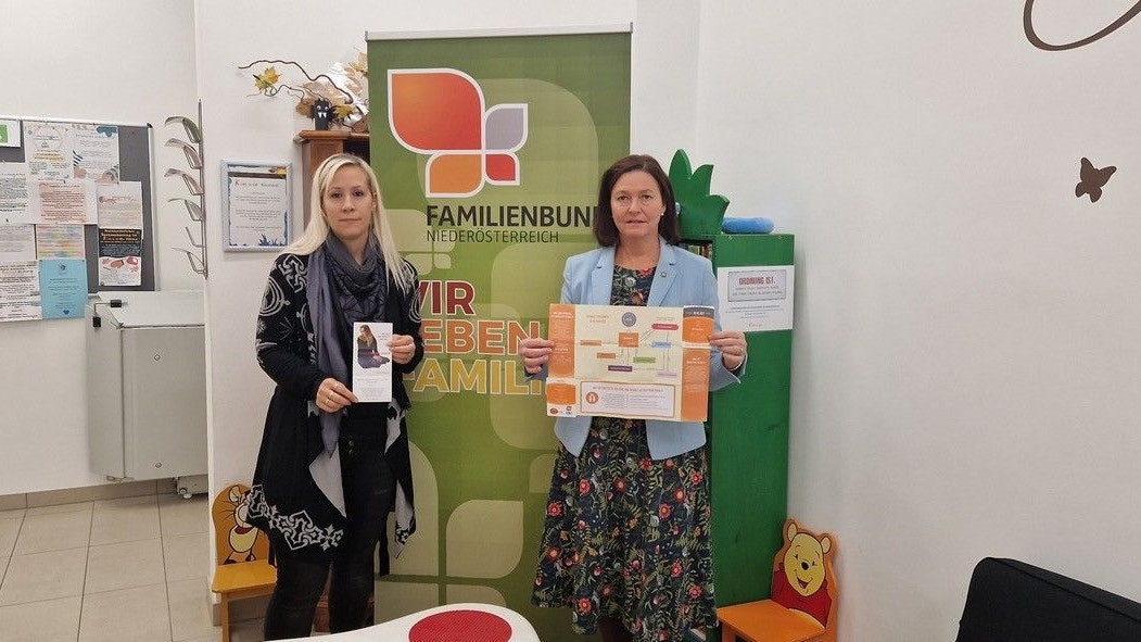 NÖ Familienbund – Obfrau LAbg. Doris Schmidl gemeinsam mit Kids & Co St. Pölten-Leiterin Claudia Wittmann.