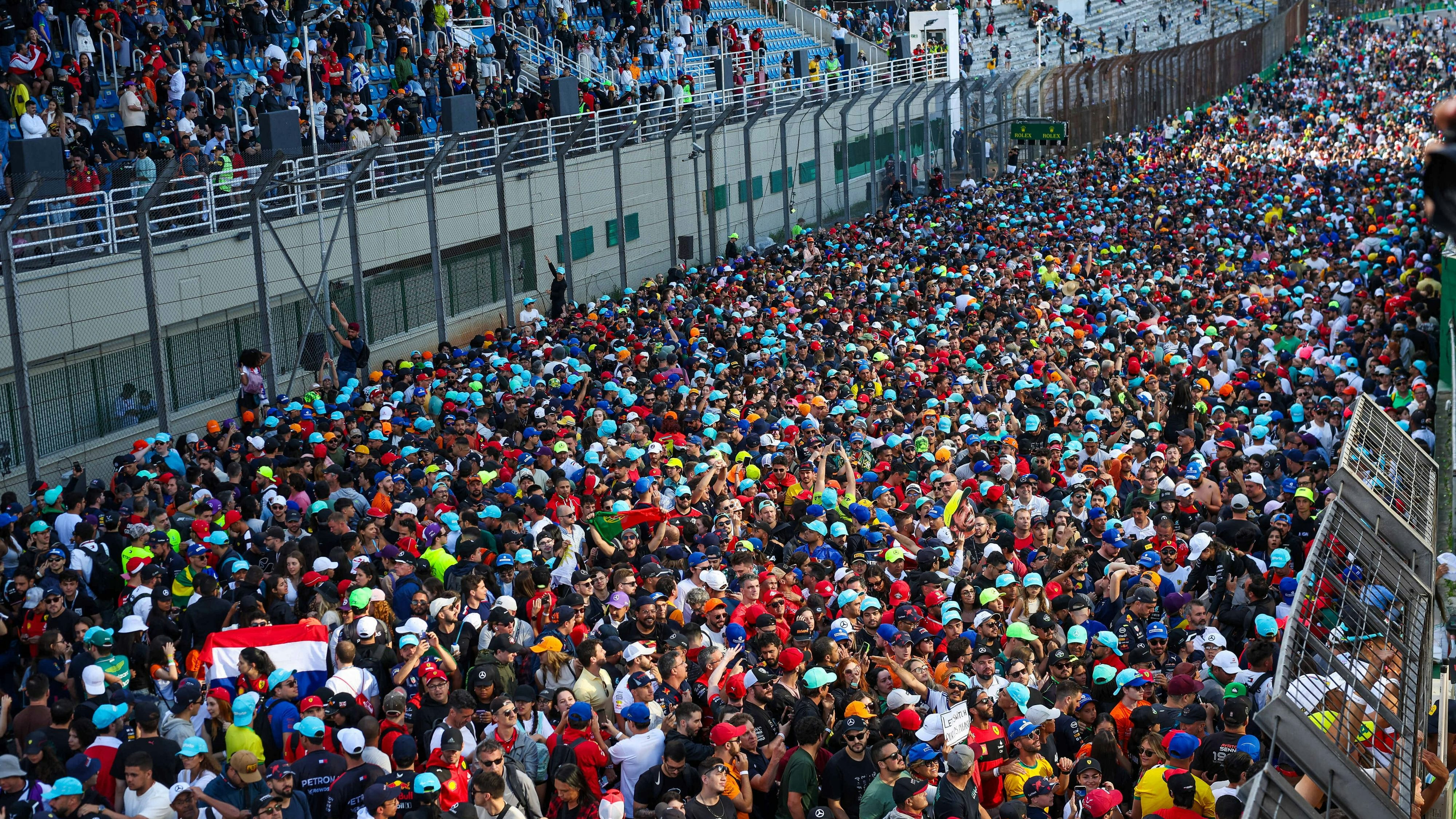 Fans invading the track during the podium during the 2023 Formula 1 Rolex Grande Premio de Sao Paulo, 20th round of the 2023 Formula One World Championship, WM, Weltmeisterschaft from November 3 to 5, 2023 on the Autodromo JosÃ Carlos Pace, in Sao Paulo, Brazil - F1 - SAO PAULO GRAND PRIX 2023 - RACE DPPI/Panoramic PUBLICATIONxNOTxINxFRAxBEL 00123045_GOOD9263