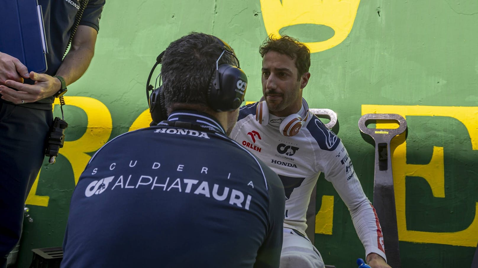 F1-Star sauer: "Kein echtes Rennen fahren lassen"