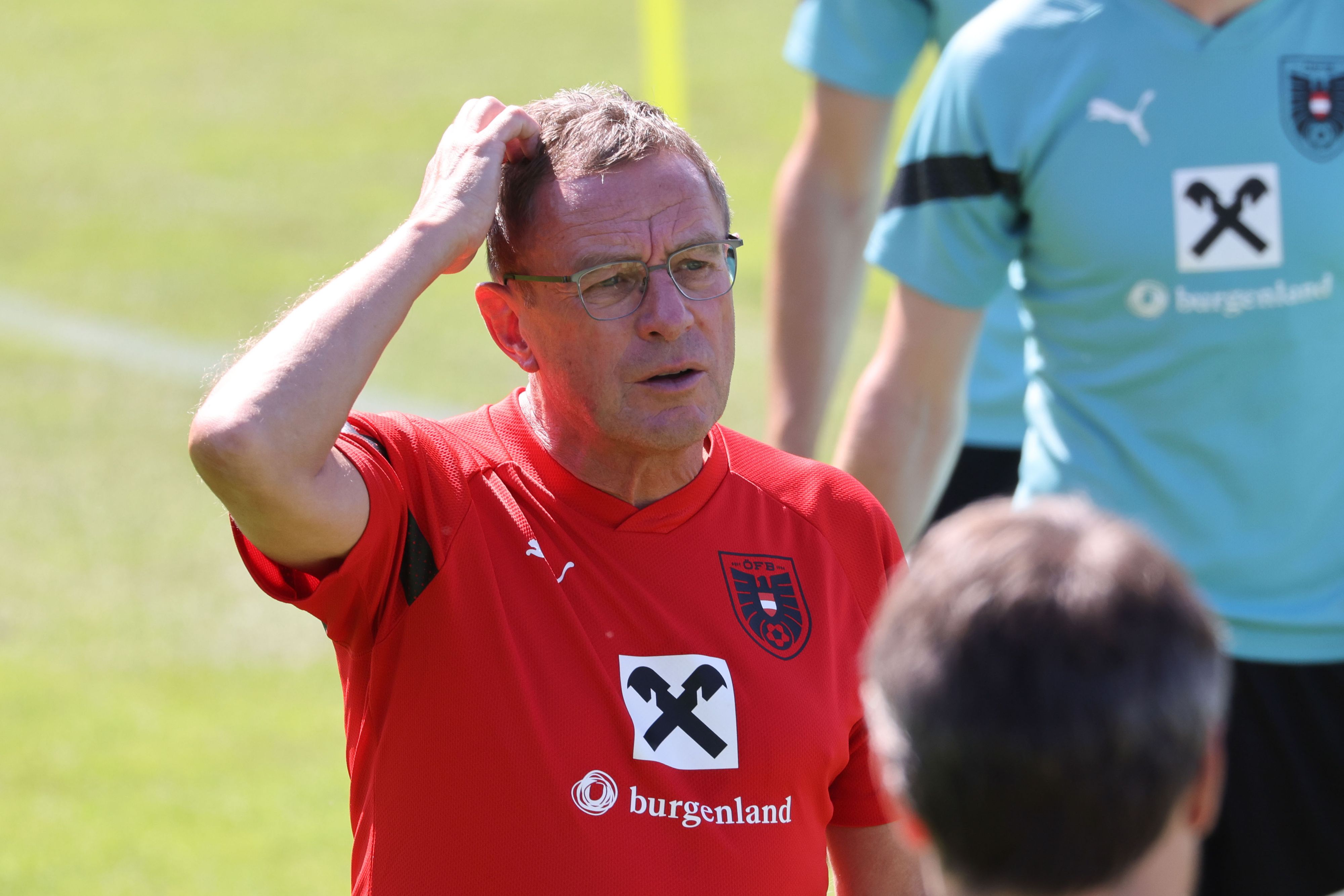 Teamchef Ralf Rangnick grübelt.