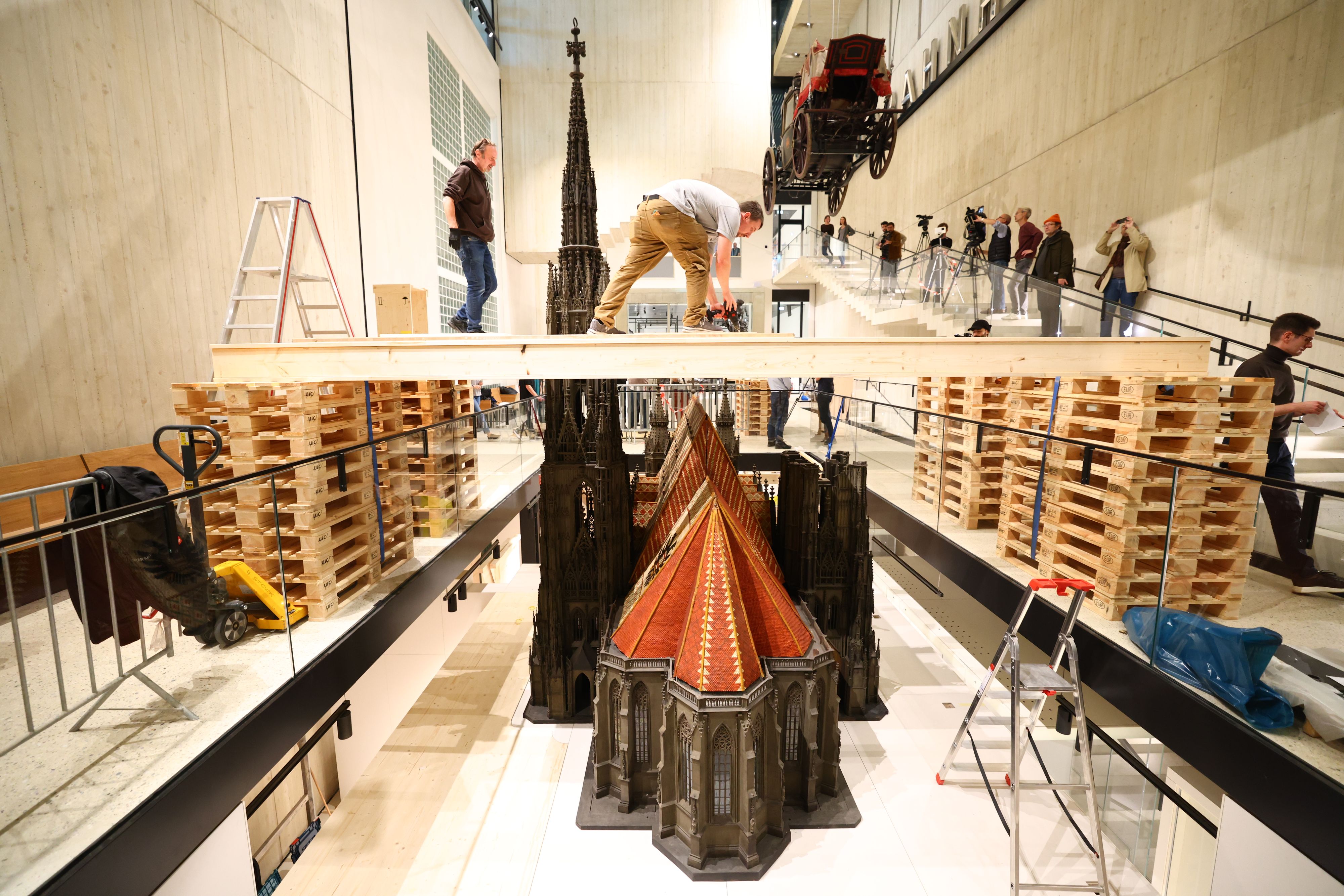 5,5 Meter hohes Stephansdom-Modell im neuen Wien Museum.