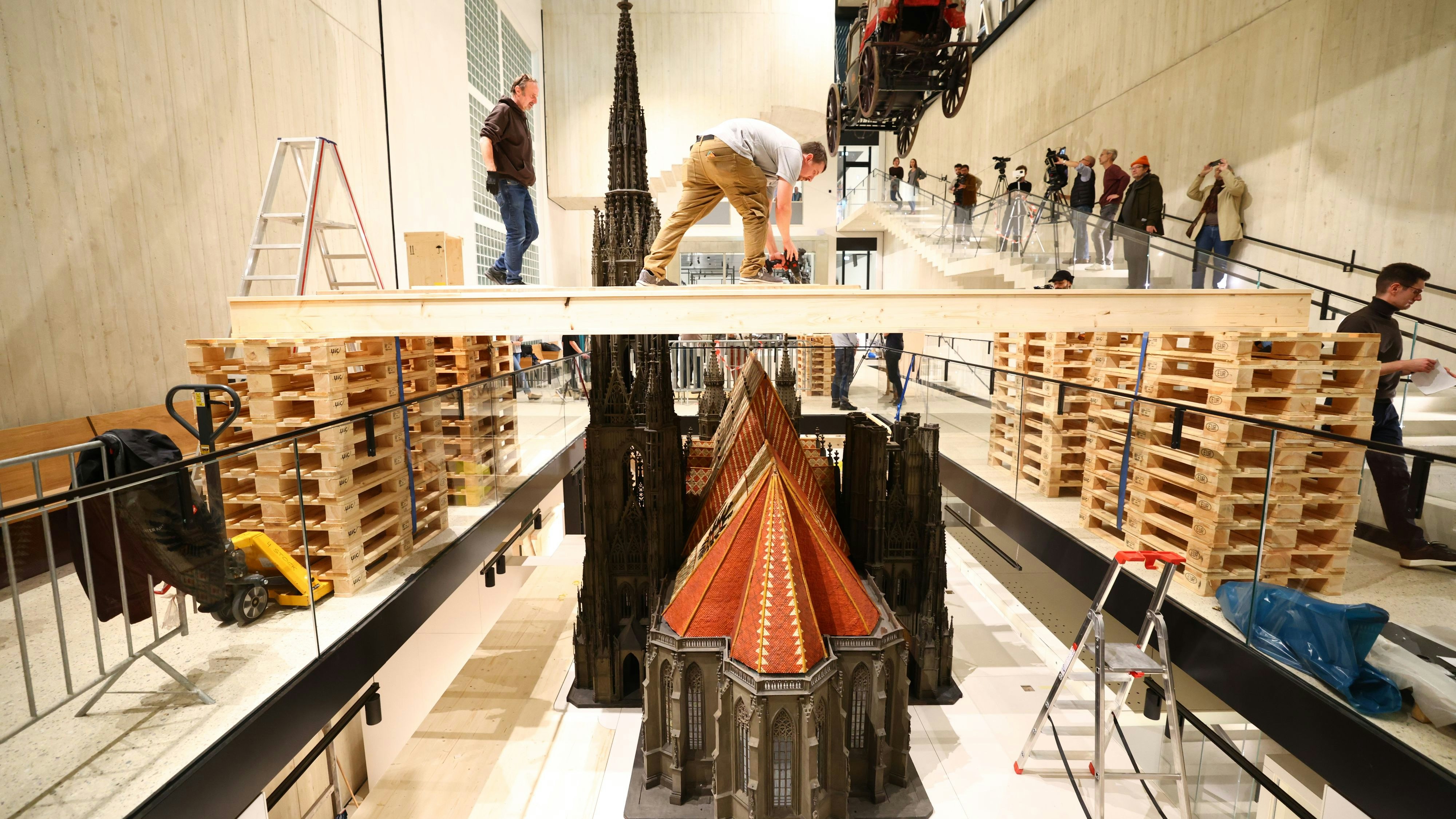 5,5 Meter hohes Stephansdom-Modell im neuen Wien Museum.