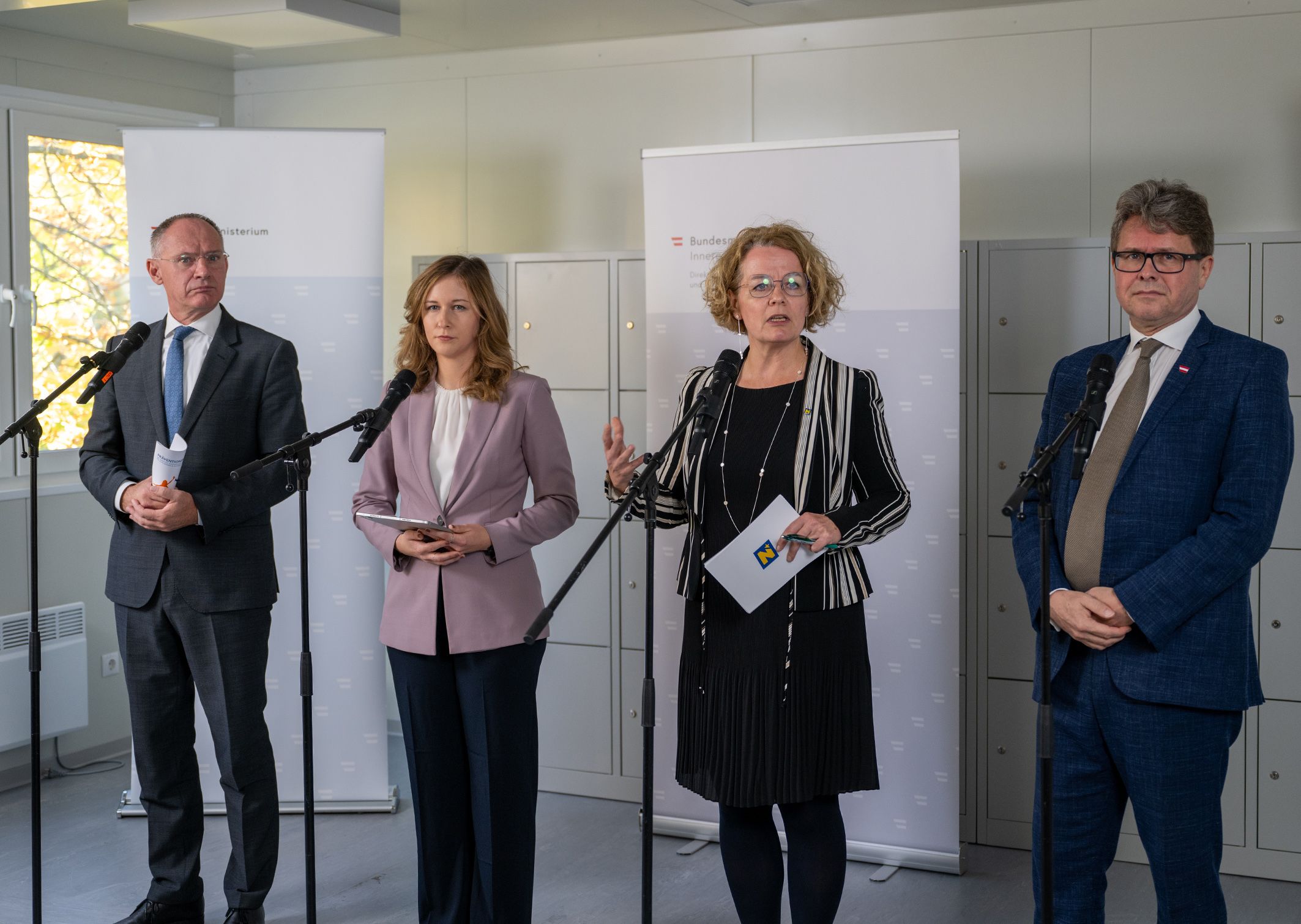 Innenminister Gerhard Karner (VP), Staatsekretärin Claudia Plakolm, Bildungs-Landesrätin Christiane Teschl-Hofmeister (VP) und Bildungsminister Martin Polaschek, (v.l.n.r.)