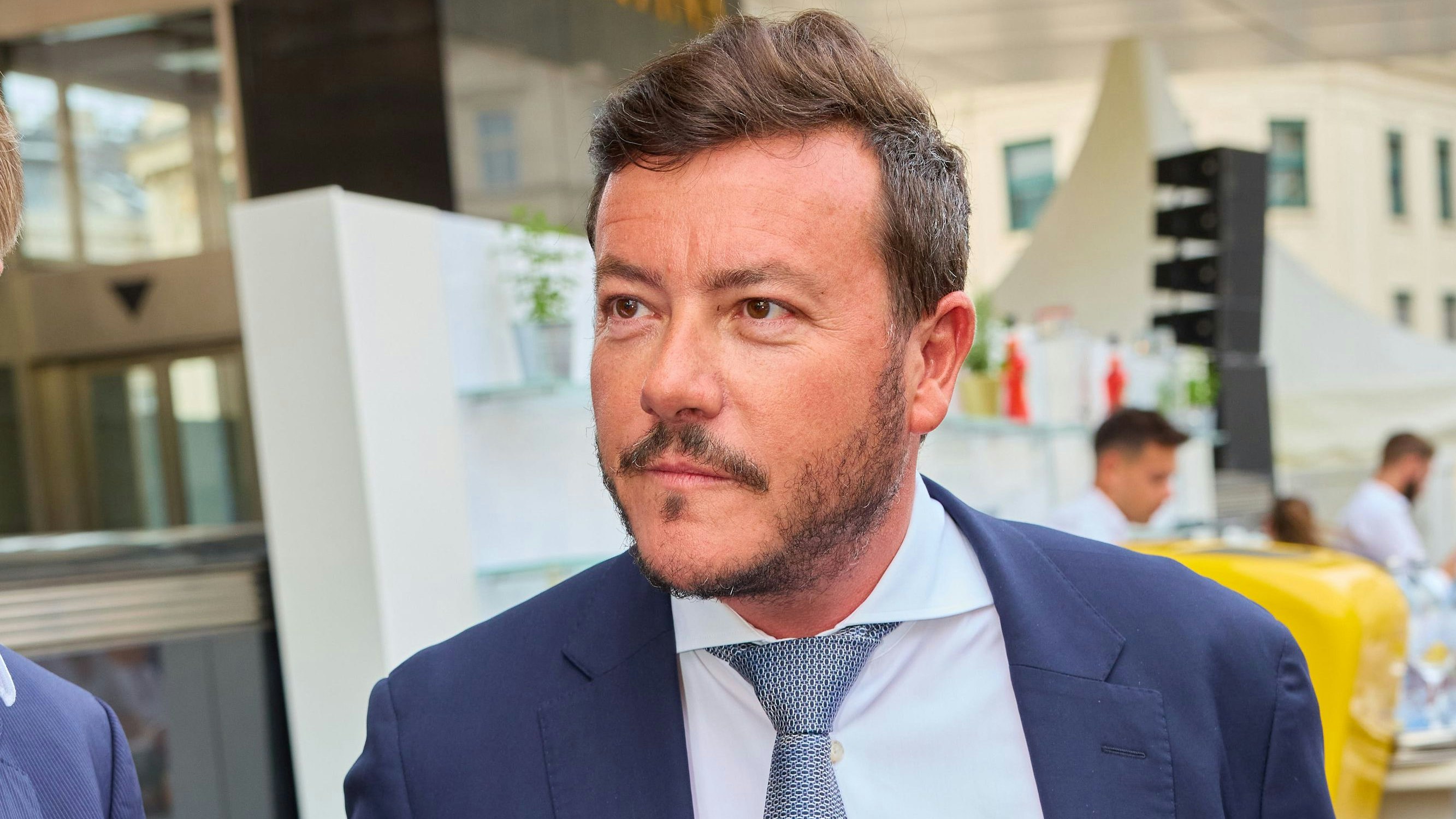 Gründer Rene Benko soll auf Druck seiner milliardenschweren Investoren das Ruder an Sanierer Arndt Geiwitz übergeben müssen. 