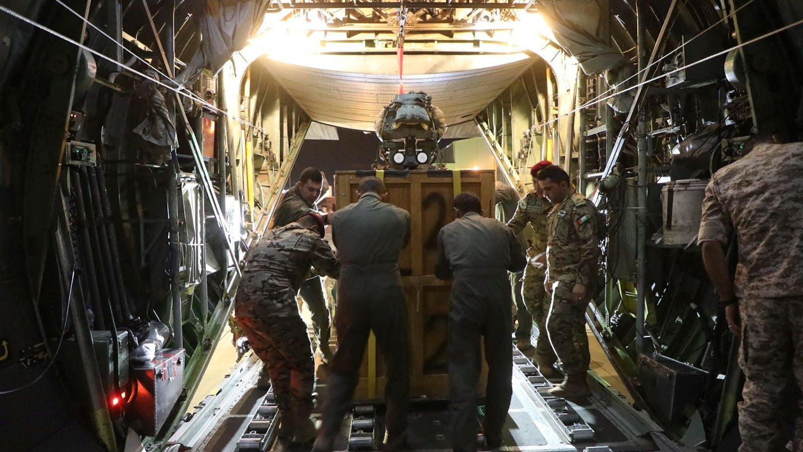 Jordanische Luftwaffe wirft Hilfsgüter über Gaza ab