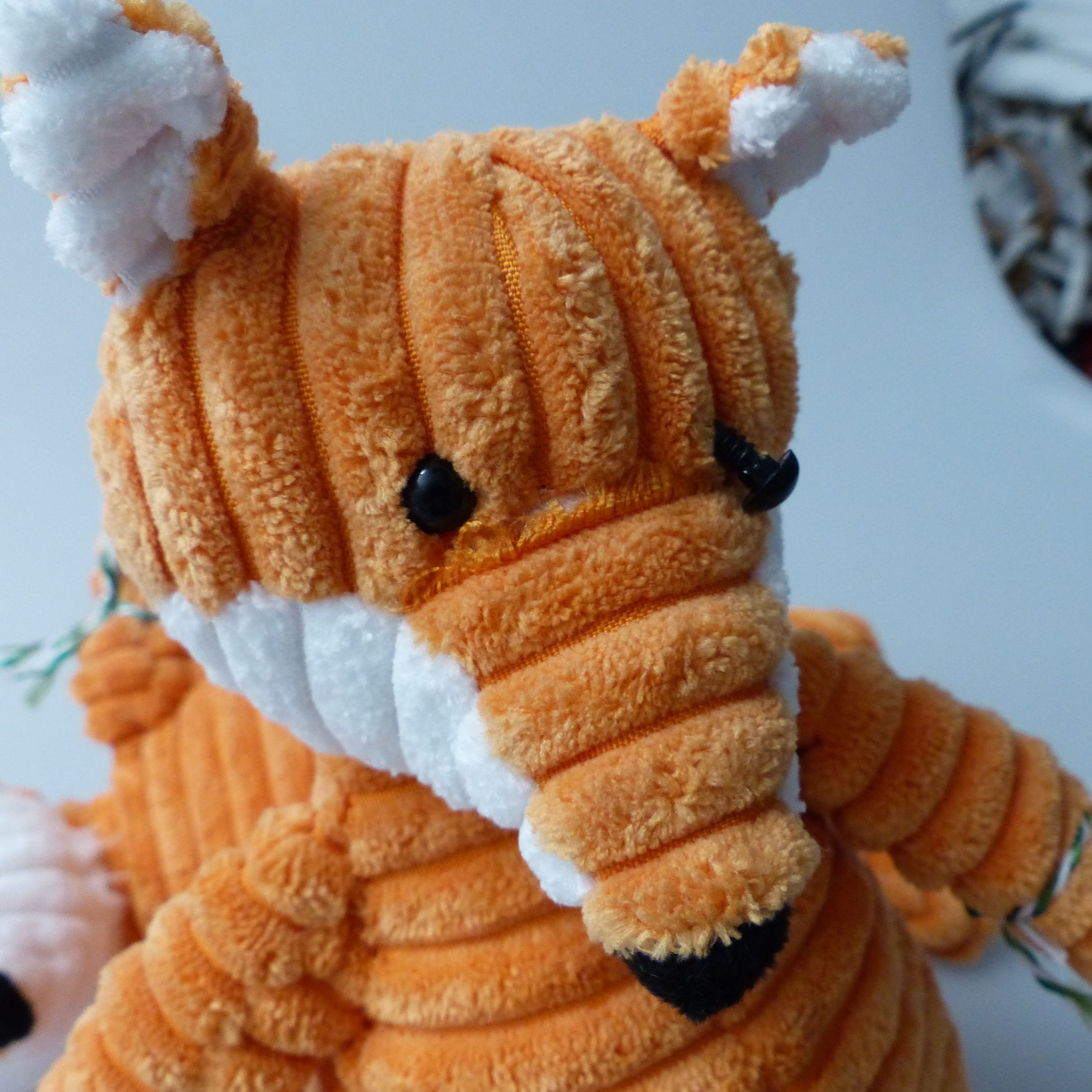 Der Spielwaren-Verband Schweiz liess Spielzeuge von Temu und Shein im Labor testen. Von 18 Artikeln waren nur drei ohne Mängel. Besonders grosse Mängel hatte laut Labor dieser Stoff-Fuchs von Temu.