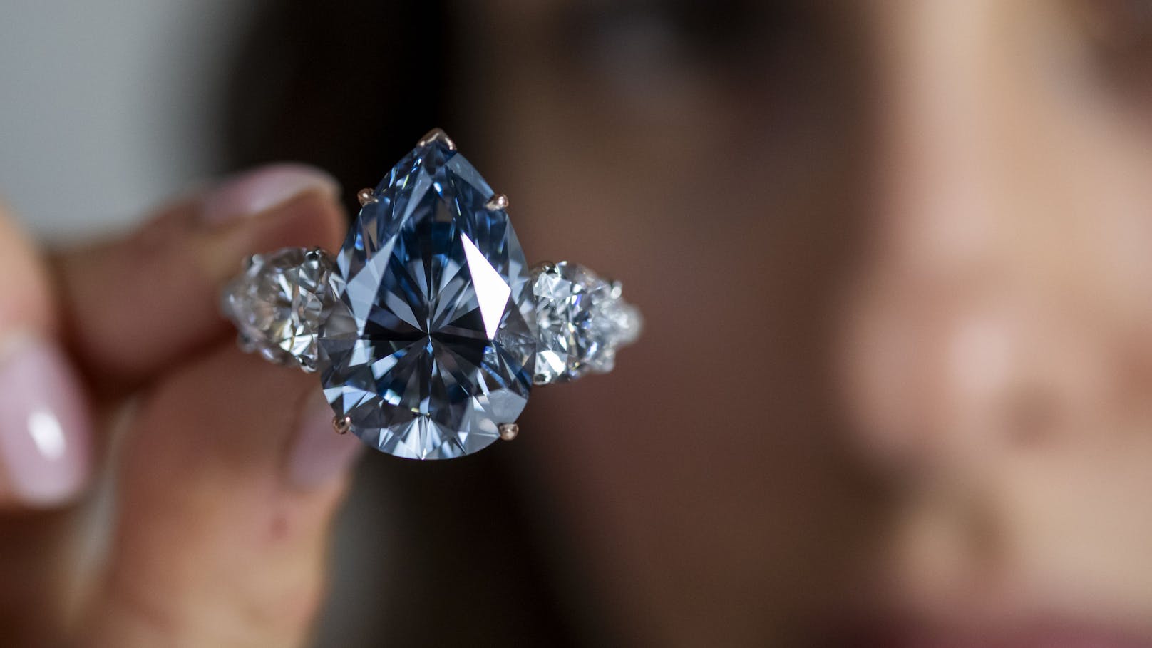 Seltener blauer Diamant für 41 Millionen € versteigert