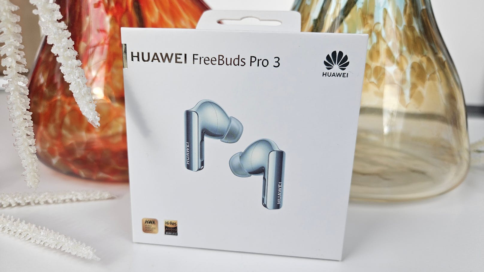 Die <a rel="nofollow" href="https://www.heute.at/t/huawei-100062937">Huawei FreeBuds</a> Pro 3 schlagen die Apple AirPods Pro 2 um Längen – provokante Aussage, aber Huawei hat seine neuen Buds zum Vorzeige-Kopfhörer gemacht. 