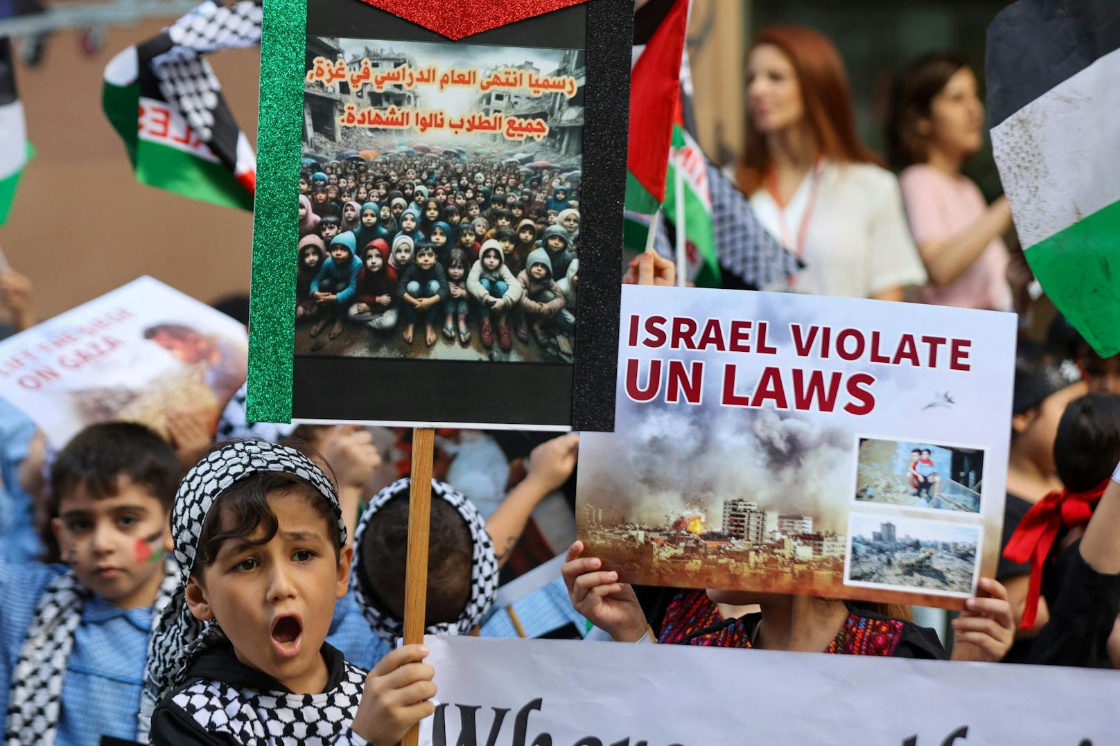 In den Libanon geflüchtete palästinensische Kinder auf einer Demonstration in Beirut. 