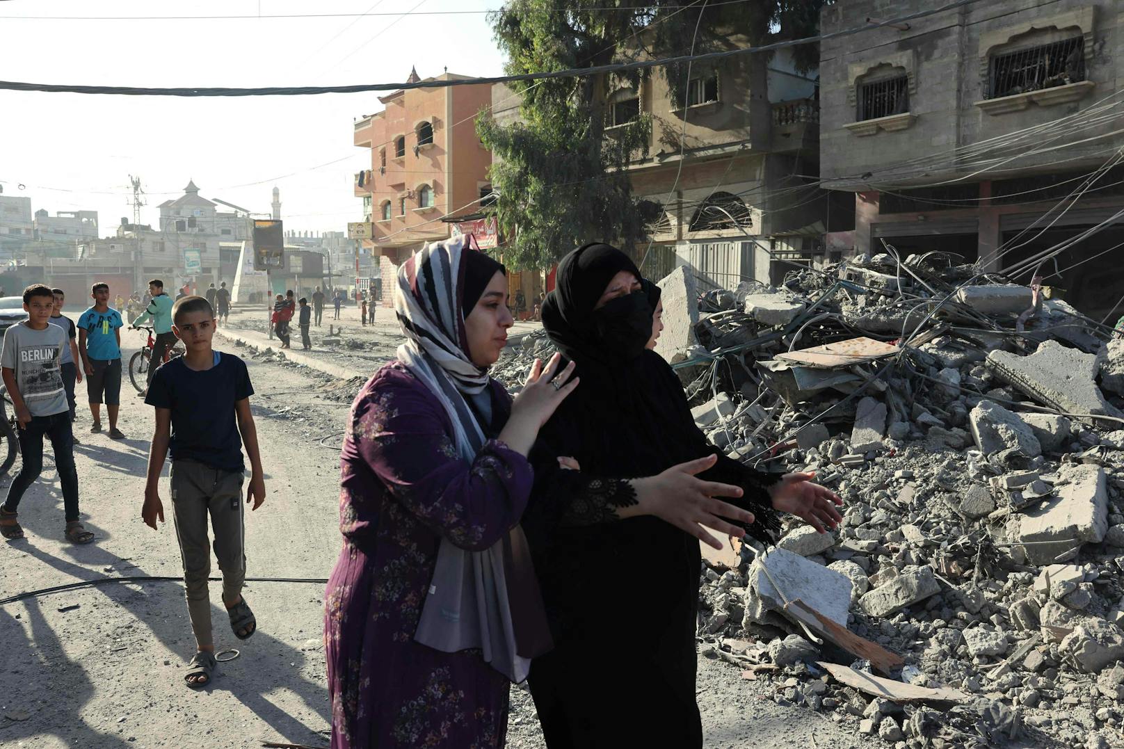 Nach dem israelischen Bombardement der Stadt Rafah sind Teile des Zentrums zerstört.