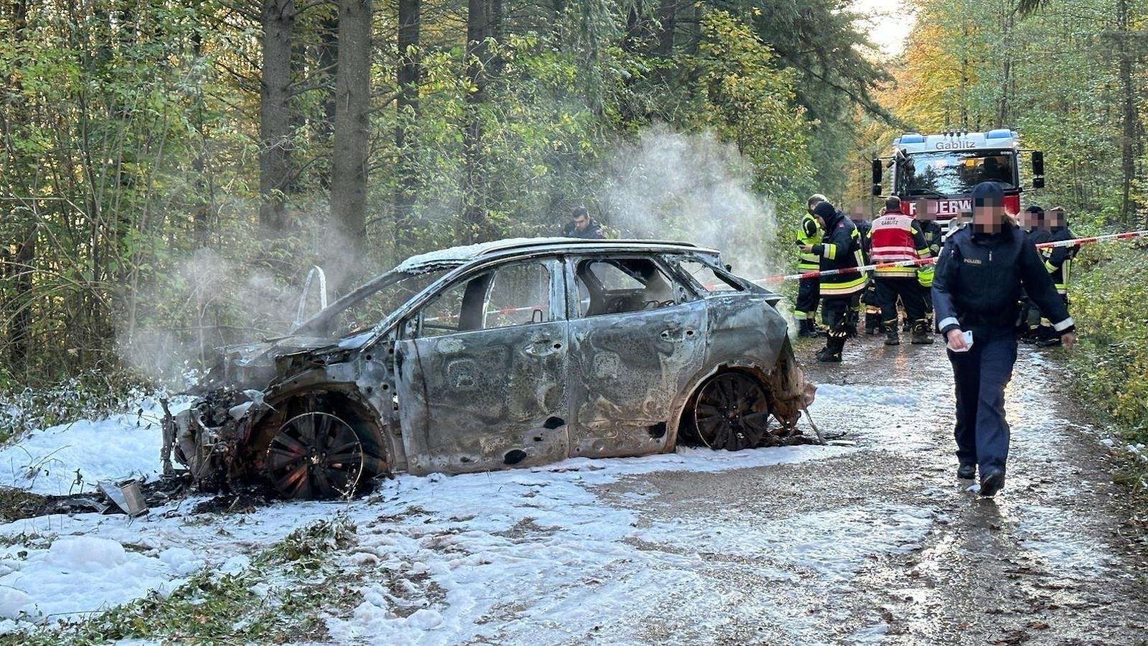 Der Wagen brannte völlig aus.