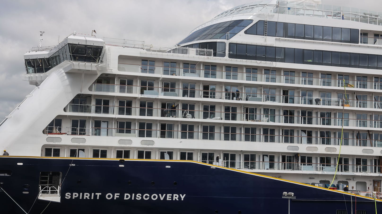 Kreuzfahrtschiff gerät in Sturm – 100 Verletzte an Bord