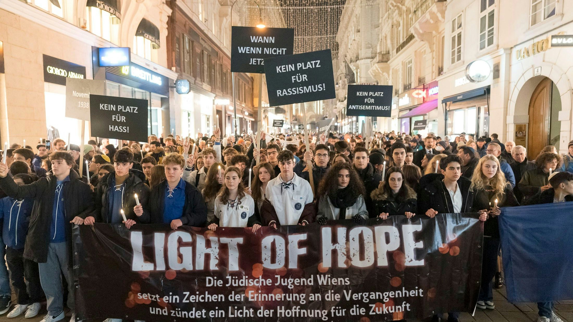 light of hope marsch vom heldenplatz zum judenplatz anlässlich der erinnerung an den novemberpogrom 1938, 20221109 foto: helmut graf/tageszeitung heute