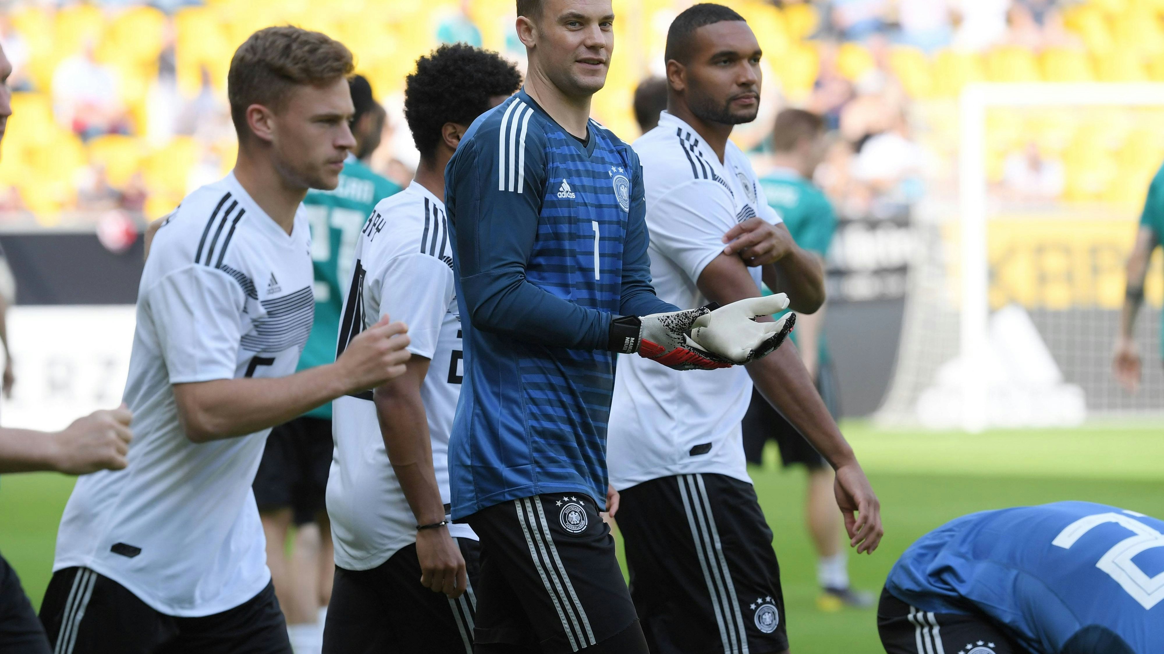 05.06.2019, Fussball, EM Qualifikation 2020, DFB - Hautnah, Oeffentliches Training und Trainingsspiel der Deutschen Nationalmannschaft im Aachener Tivoli Stadion, v.re., Jonathan Tah (Deutschland), Torwart Manuel Neuer (Deutschland), Joshua Kimmich (Deutschland) *** 05 06 2019, Football, EM Qualification 2020, DFB Hautnah, Public training and training match of the German national team in Aachen Tivoli Stadium, v re , Jonathan Tah Germany , Goalkeeper Manuel Neuer Deutschland , Joshua Kimmich Germany Team2  