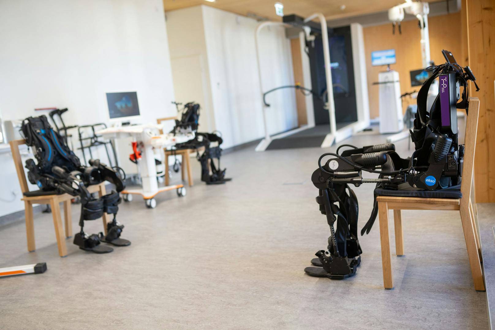 Mit über 20 Robotik-Geräten im Wert von rund 1,5 Millionen Euro bieten sie dennoch leistbare Therapie an.  