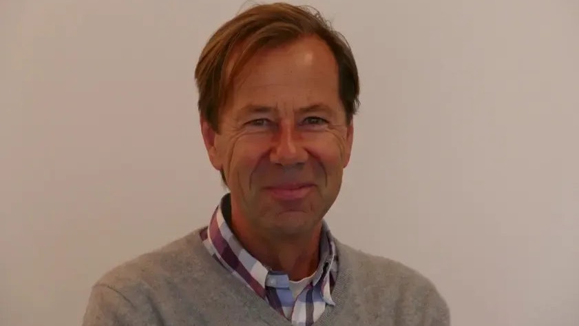 Franz Eidenbenz ist Psychologe und Psychotherapeut. Er befasst sich seit über 20 Jahren mit Internetsucht und hat auch ein Buch dazu veröffentlicht.