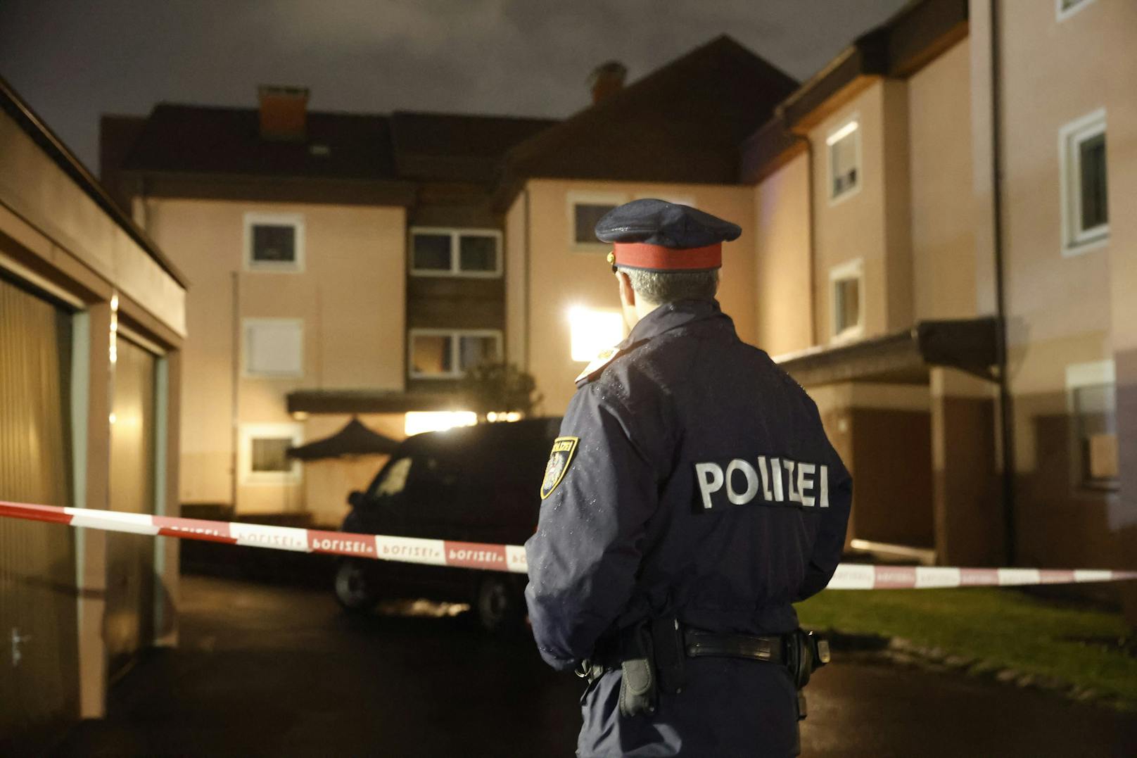 In der Steiermark wurde am Dienstag die Leiche einer 57-jährigen Frau entdeckt. Die Beamten gingen bereits am Tatort von einem Gewaltverbrechen aus.