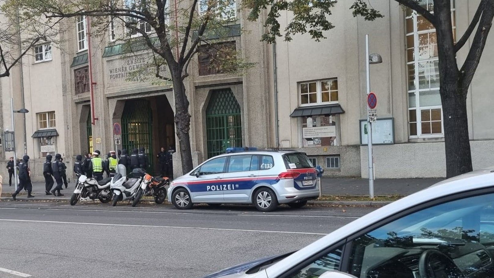 Alarm in Wien! Bombendrohungen an mehreren Schulen
