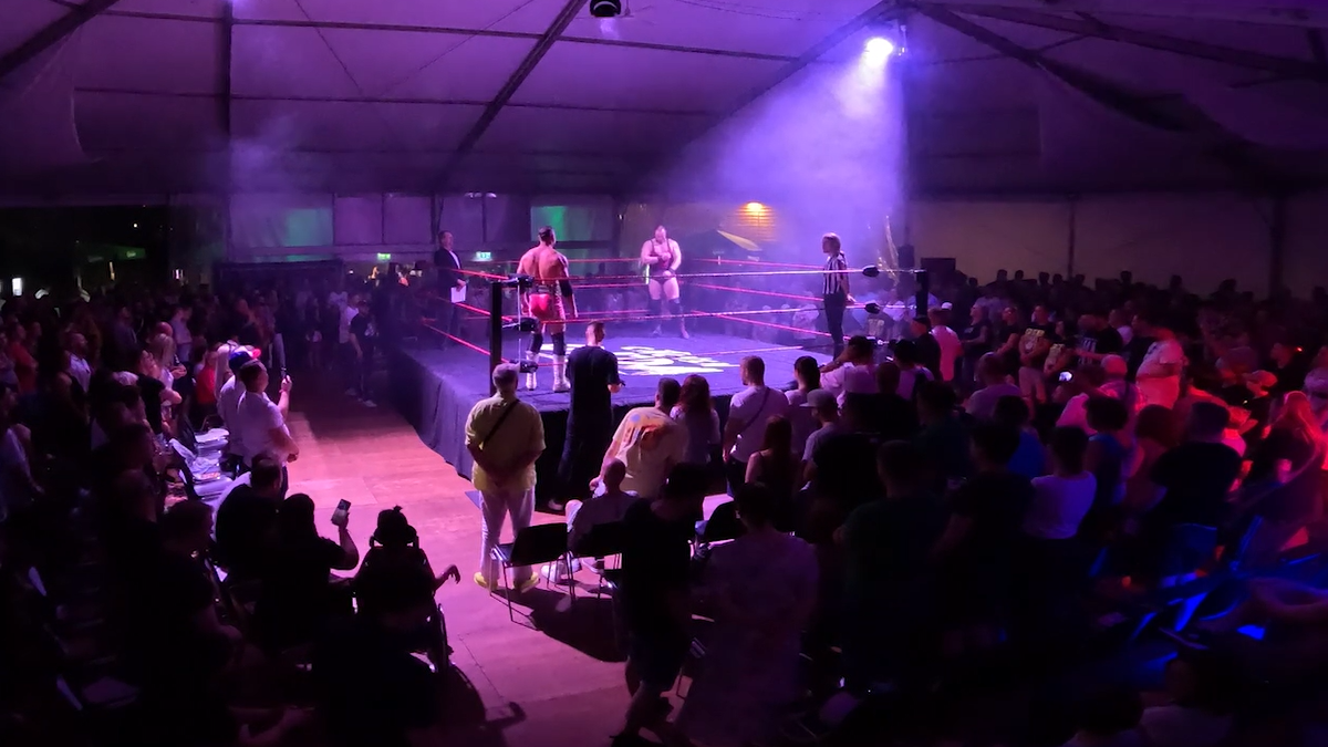 Heute.at - Prater Weihnachtscatchen: Boss verrät Hammer-Kampf