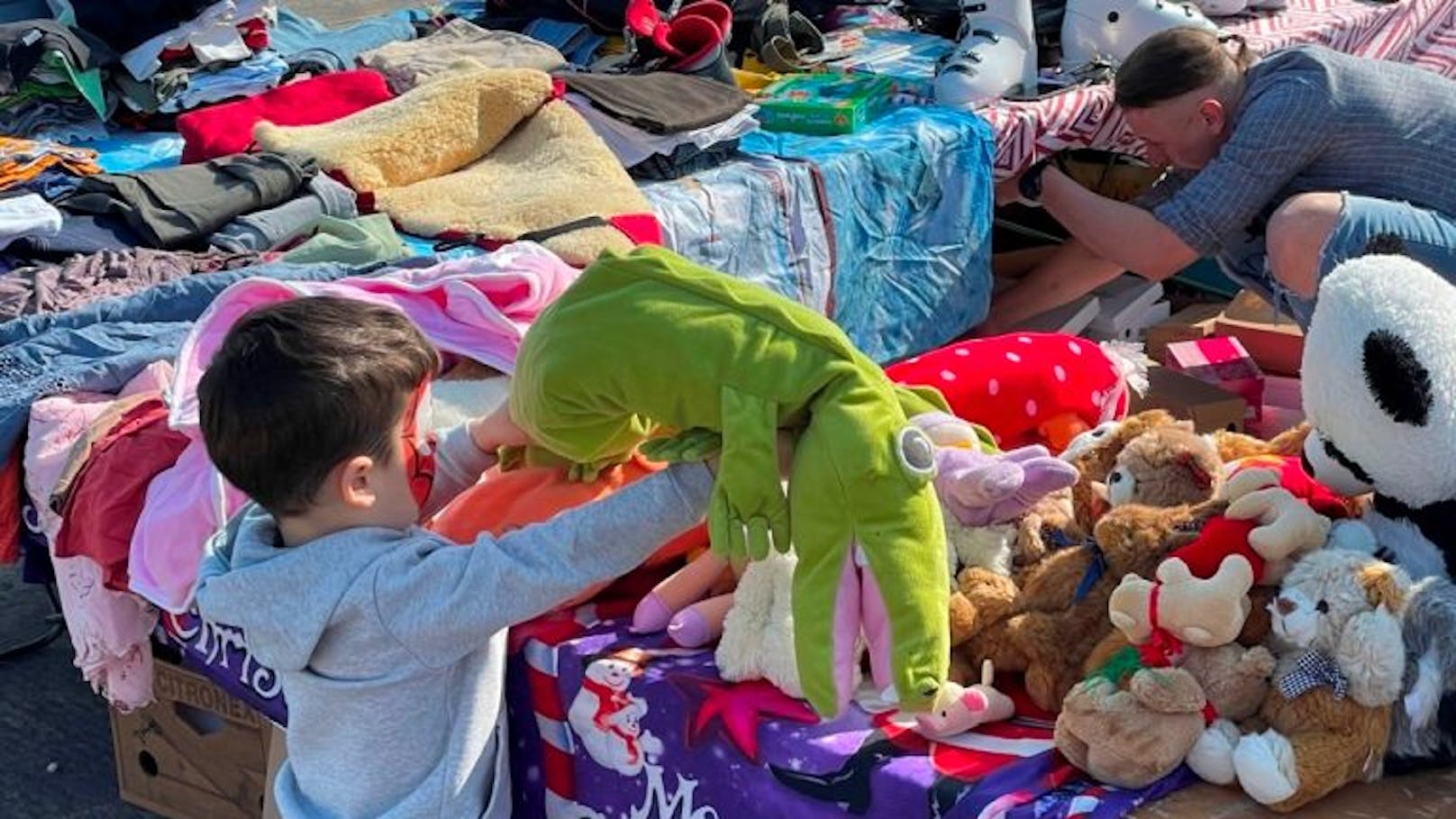 Lieblingsteile beim Flohmarkt für Mama & Kind entdecken