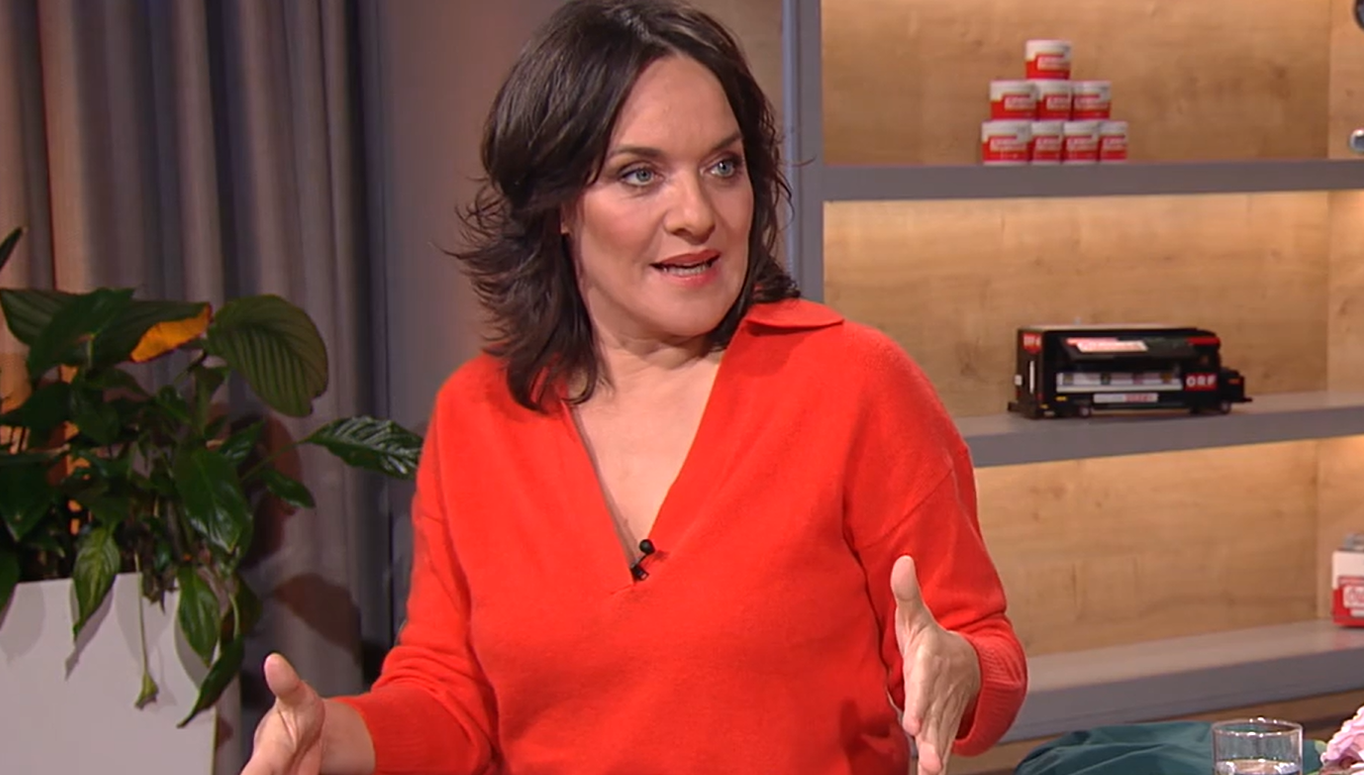 Eva Pölzl trifft nicht den Modegeschmack ihres Sohnes.